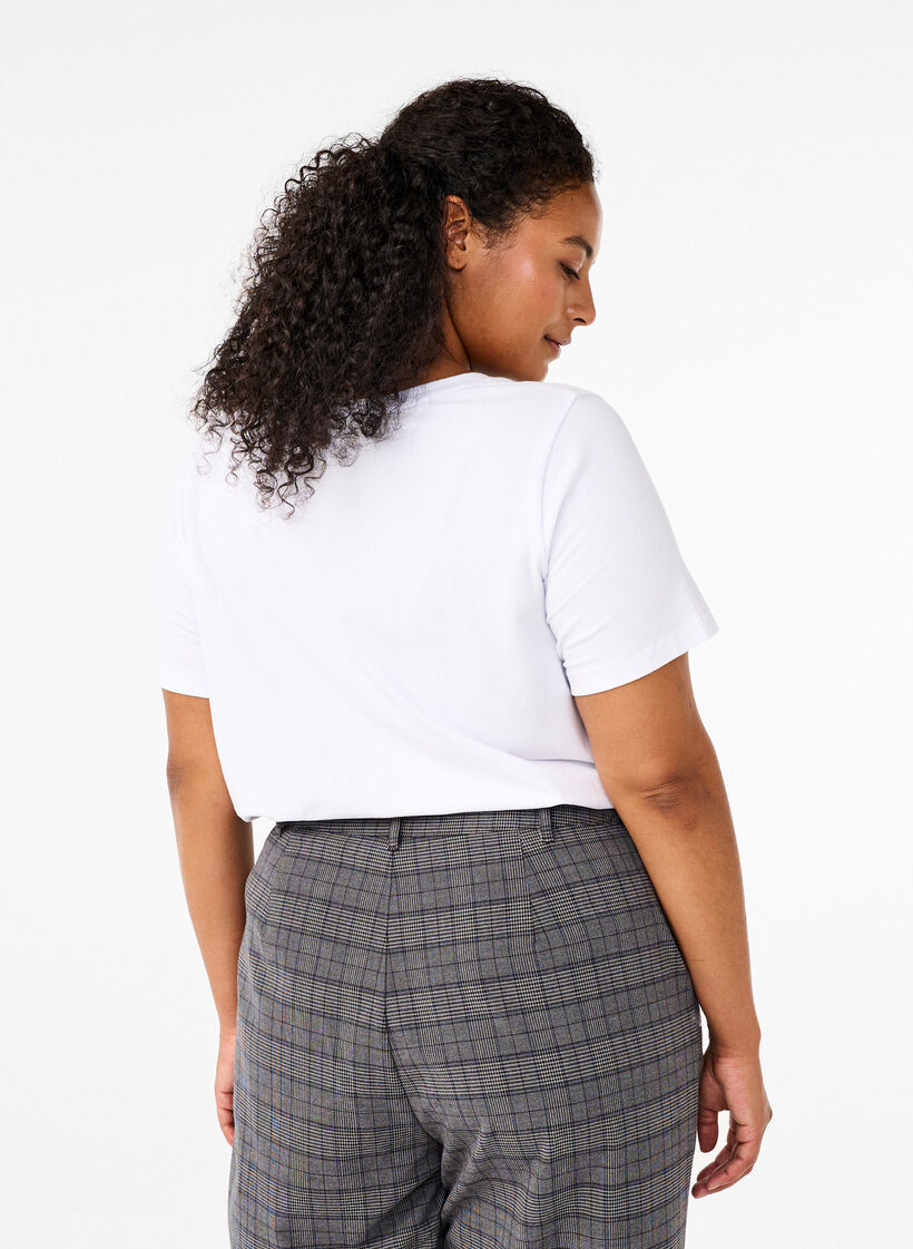 Solid coloured basic t-shirt in cotton, White, Model image number 2