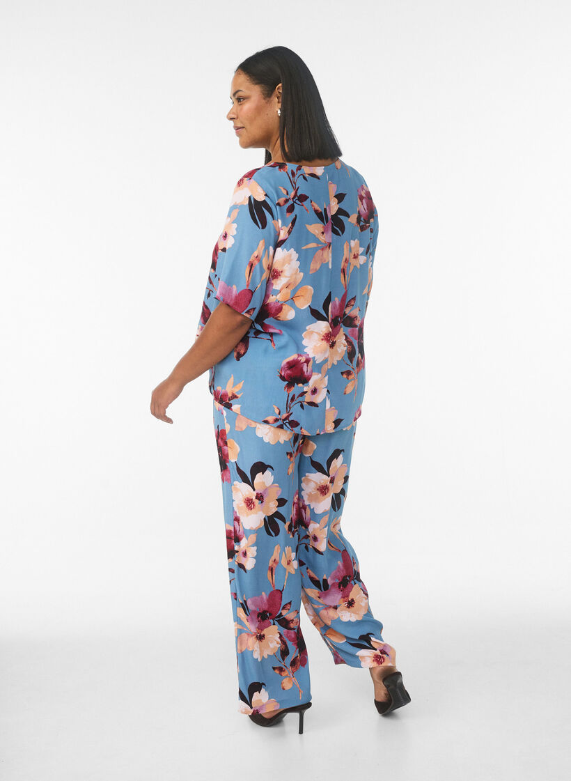 Loose viscose trousers with print, Blue, Model image number 1