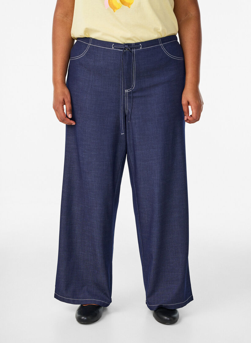 Denim-look trousers with contrast stitching, Blue, Model image number 2