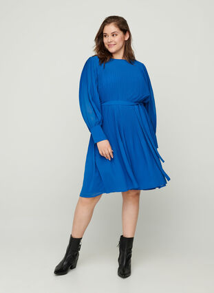 Long-sleeved plisse dress with a waist tie, Classic Blue , Model image number 3