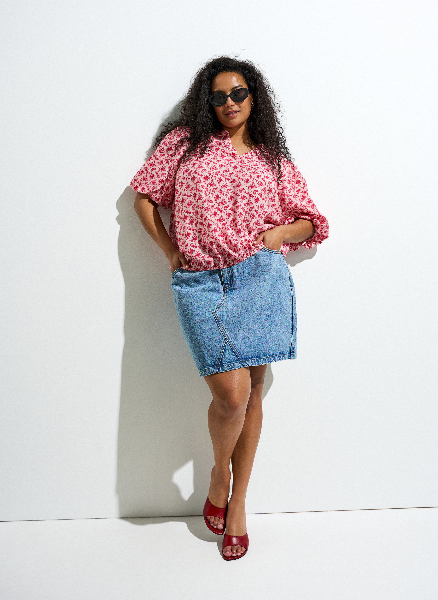 Zizzifashion Floral viscose blouse with balloon sleeves, Red, Image image number 0