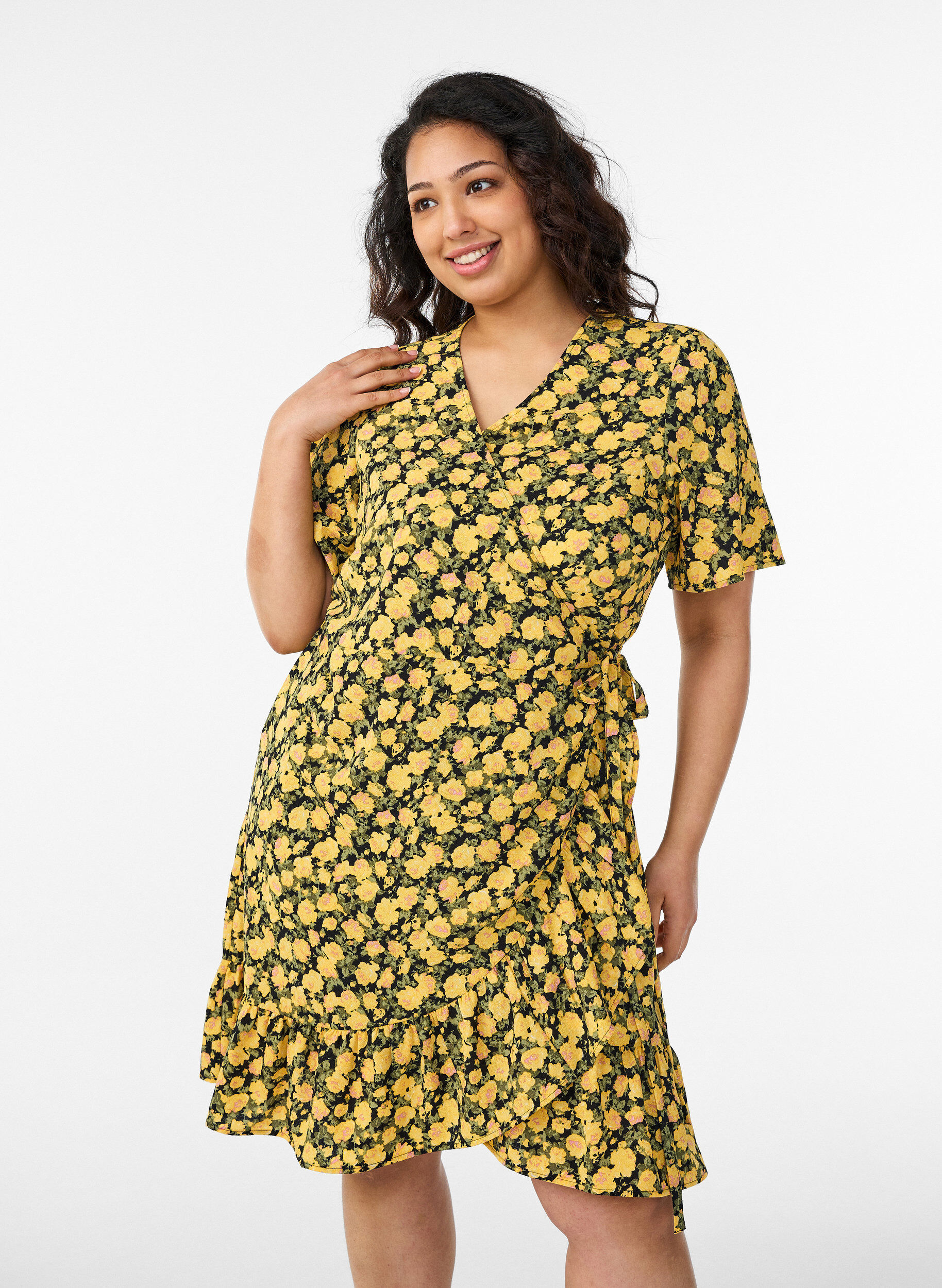 Floral wrap dress with short sleeves, Yellow, Model