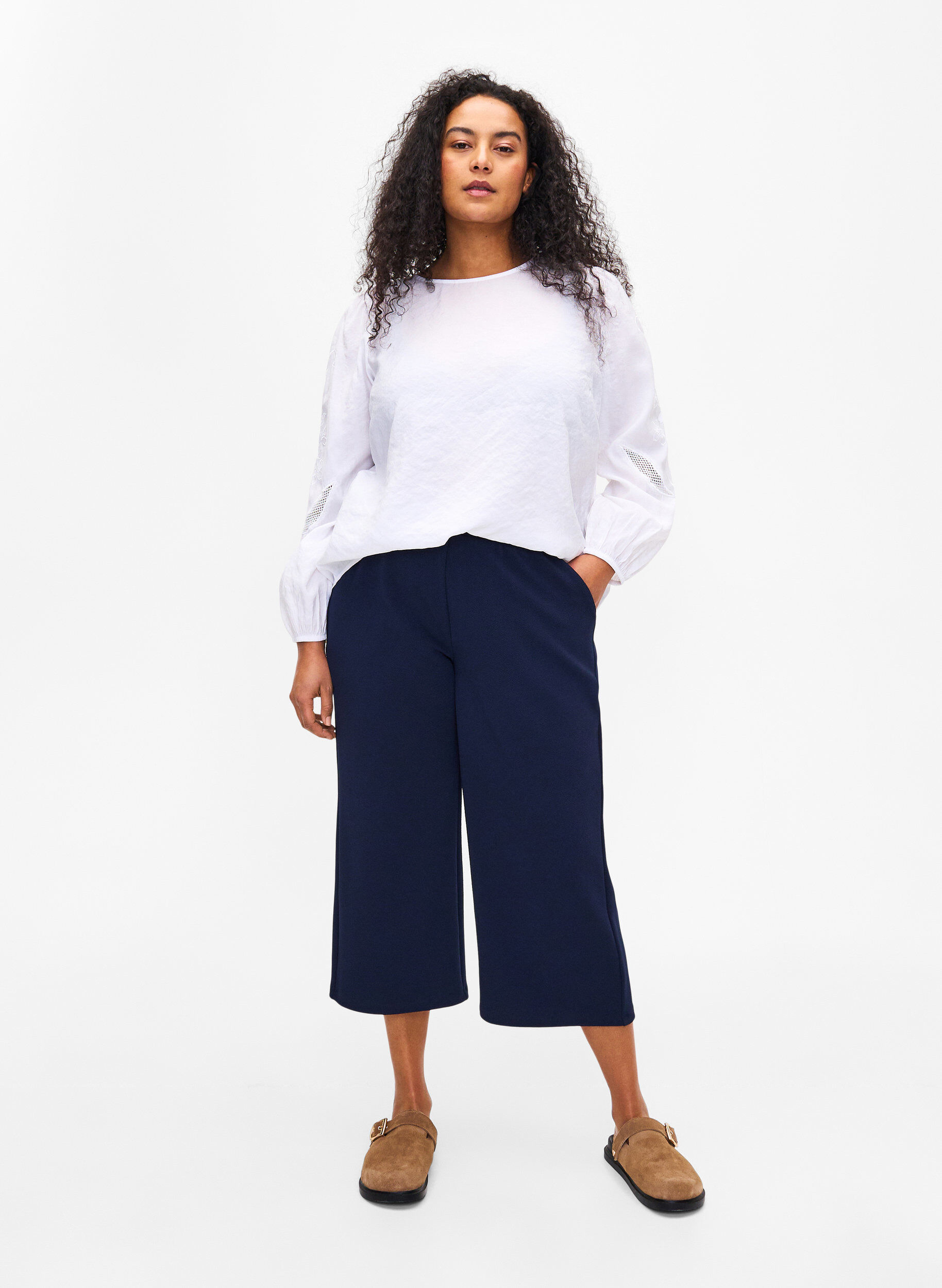 Loose trousers with 7/8 length, Blue, Model
