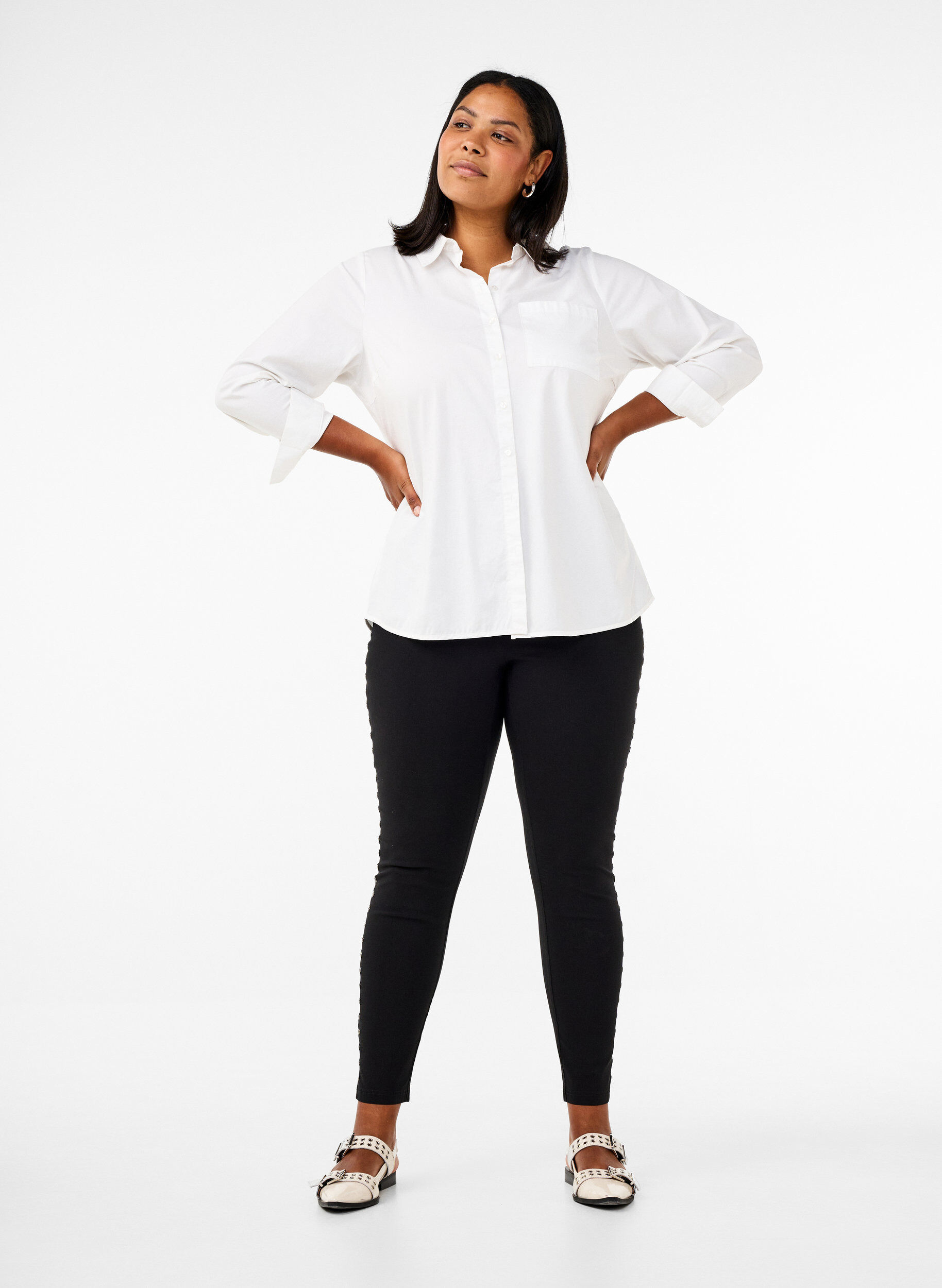 Leggings with eyelets, Black, Model