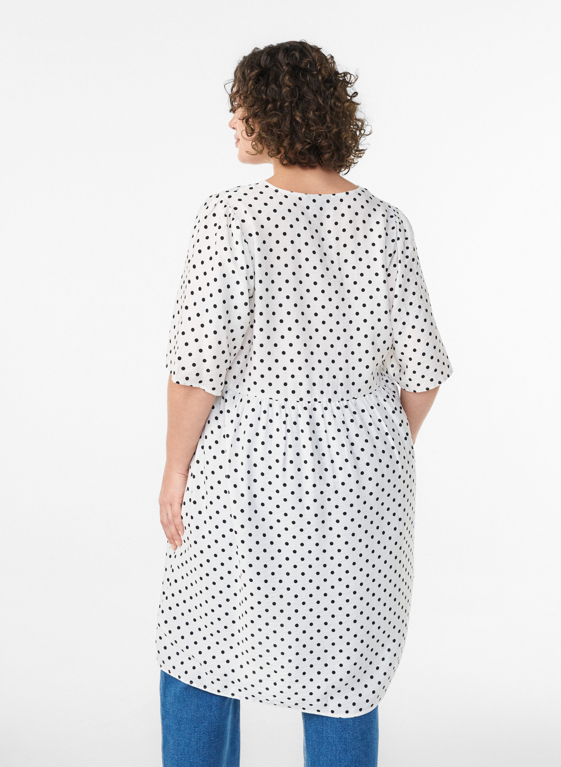 Zizzifashion Dotted dress with V-neckline and A-line shape, White, Model image number 2