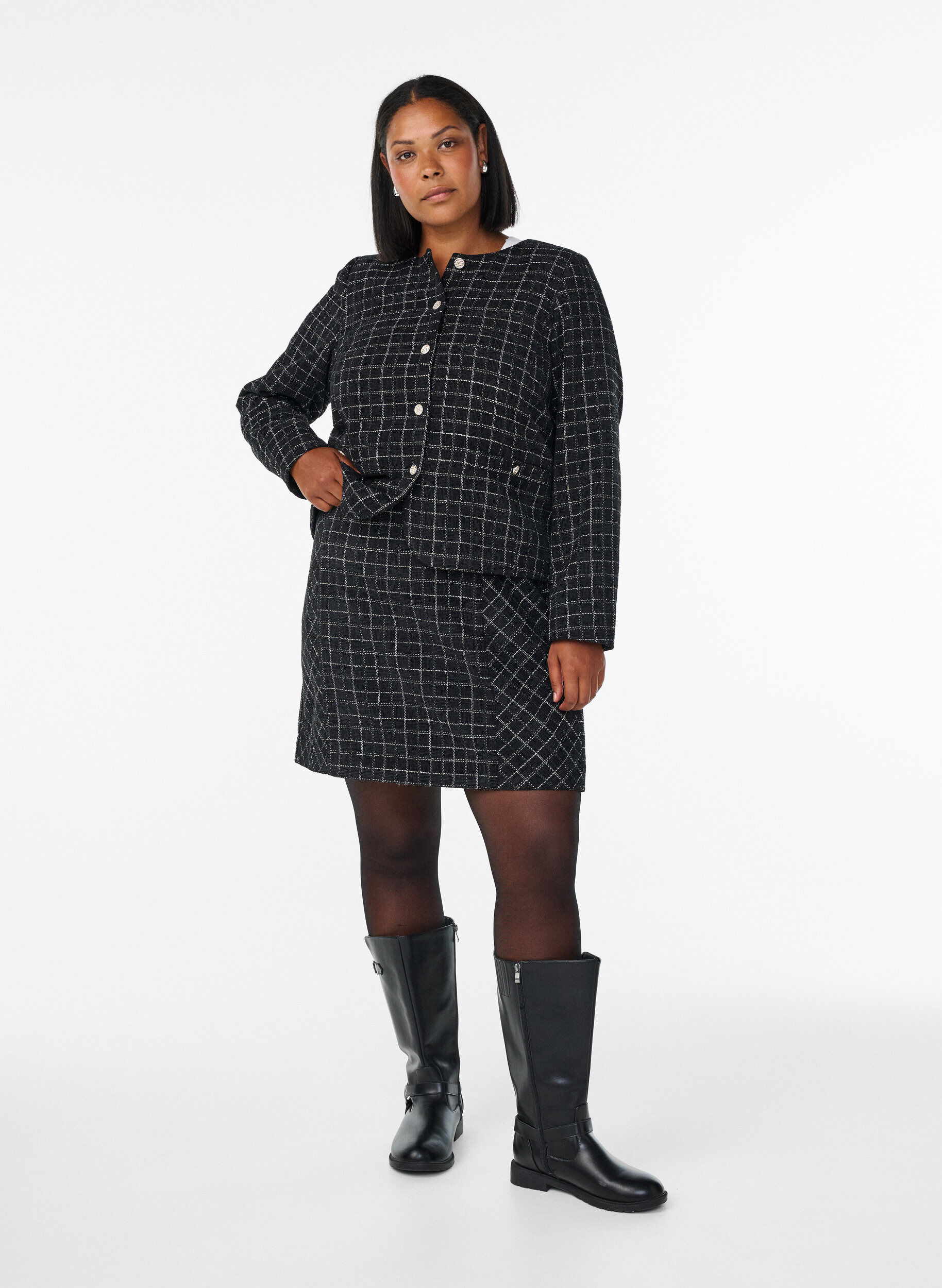 Zizzifashion Short checked boucl&eacute; blazer with a round neck, Black, Model image number 1