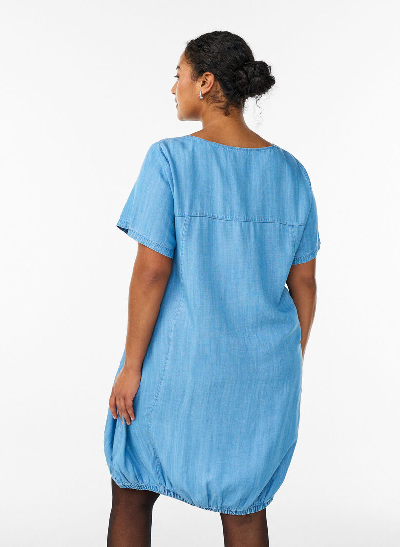 Short dress in lyocell denim with a balloon fit, Light Blue, Model image number 2