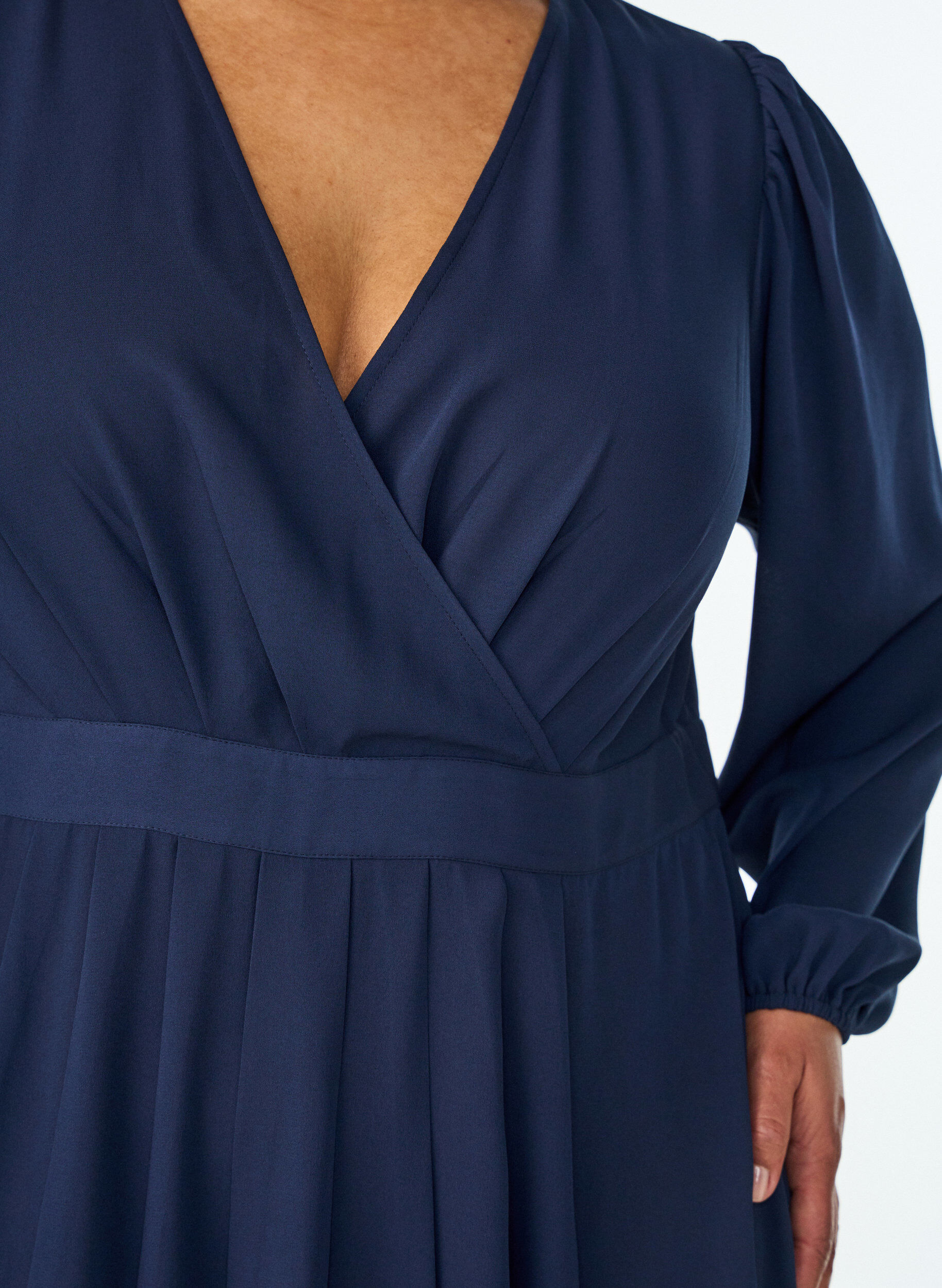 Zizzifashion Maxi dress with a wrap-over neckline and long sleeves, Blue, Model image number 2