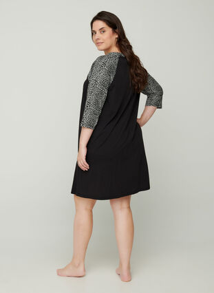 Cotton night dress with 3/4 length sleeves, Black w. Leo, Model image number 1