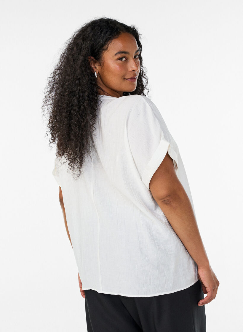 Viscose blouse with buttons and texture, Vanilla, Model image number 2