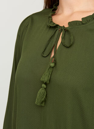 Viscose dress with a tie detail, Rifle Green, Model image number 2