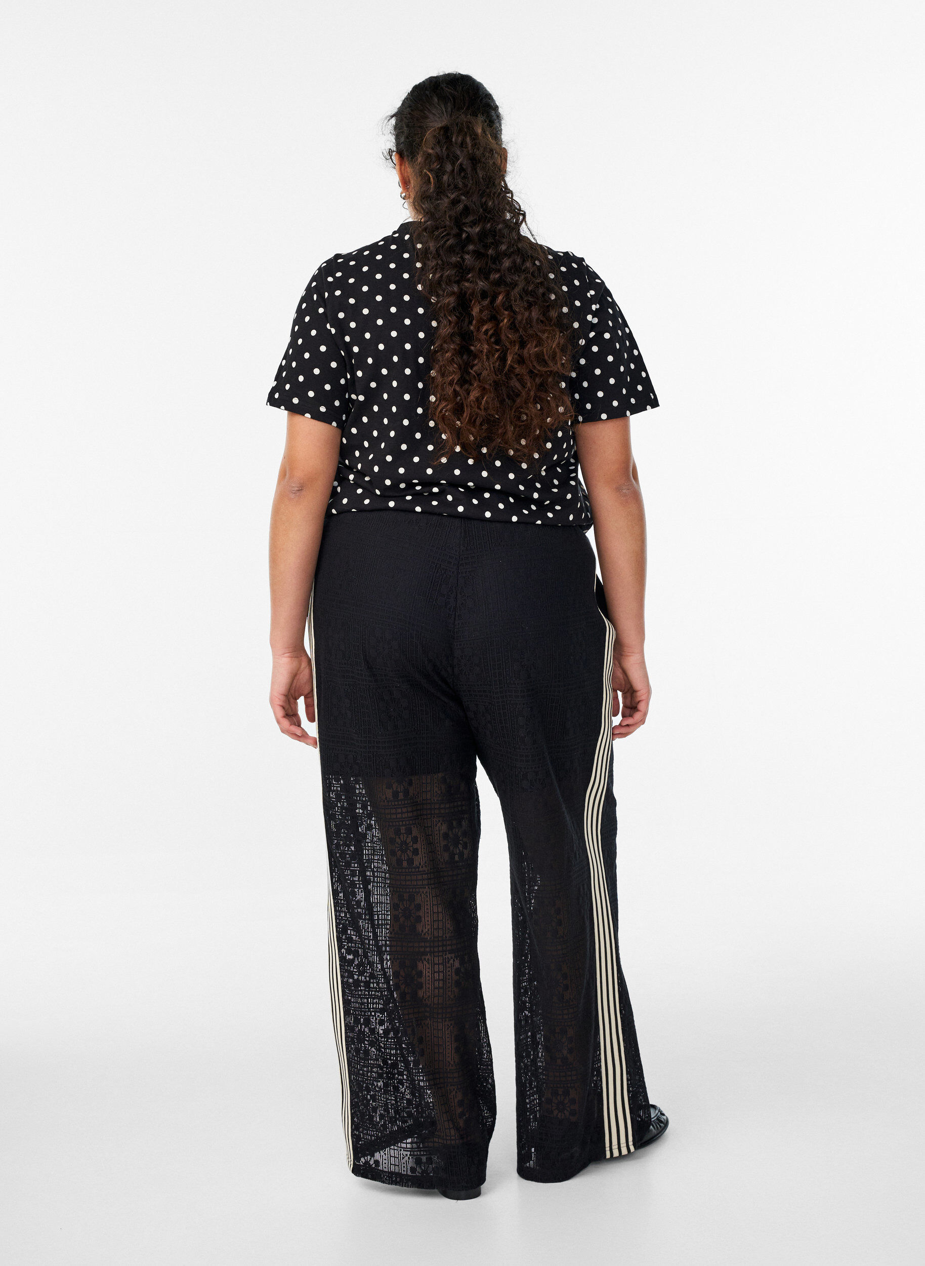 Zizzifashion Wide-leg lace trousers with contrast stripes, Black, Model image number 2