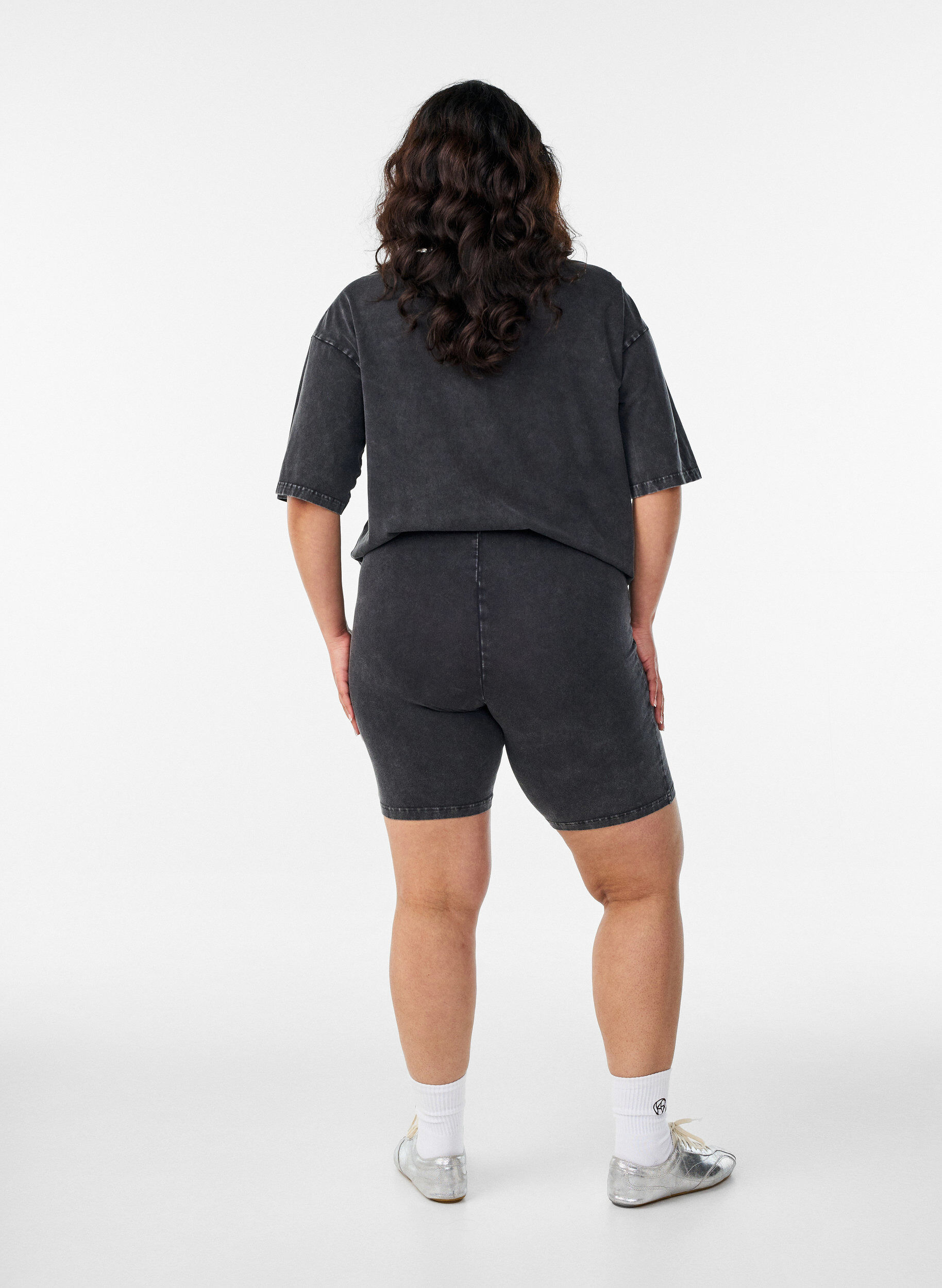 Zizzifashion Fitted jersey shorts with a washed effect, Black, Model image number 2