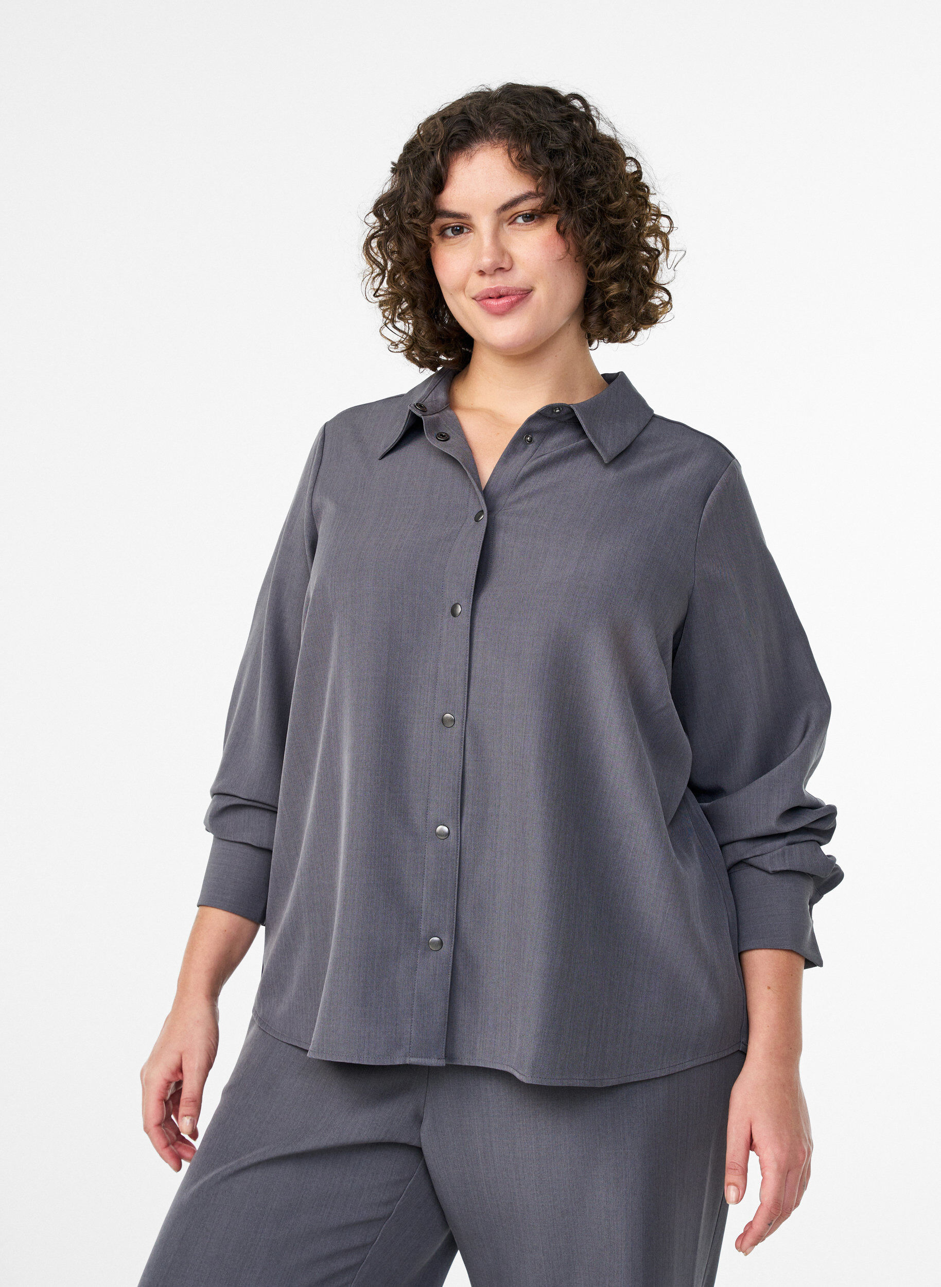 Shirt with collar and press buttons, Grey, Model