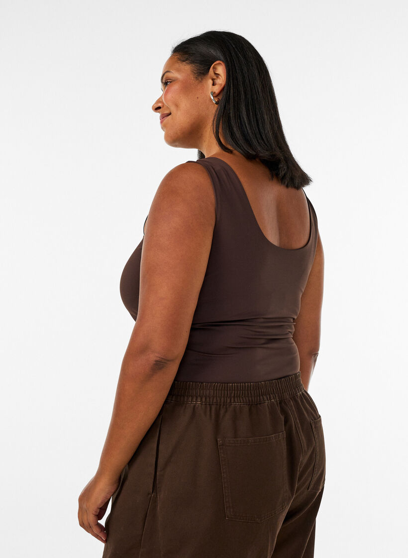Fitted basic top with reversible function, Brown, Model image number 4
