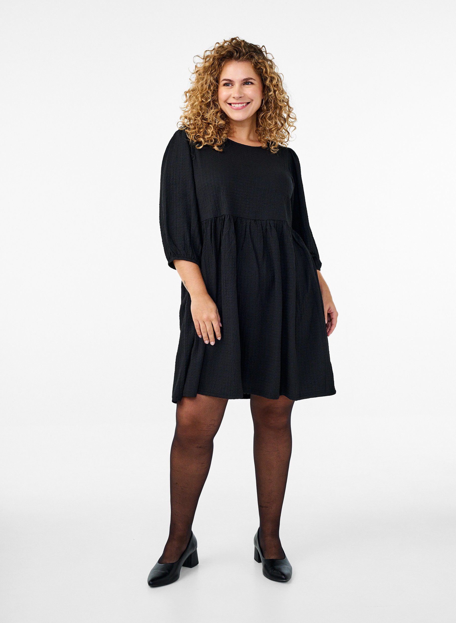Zizzifashion FLASH - Short dress with texture and 3/4 sleeves, Black, Model image number 2