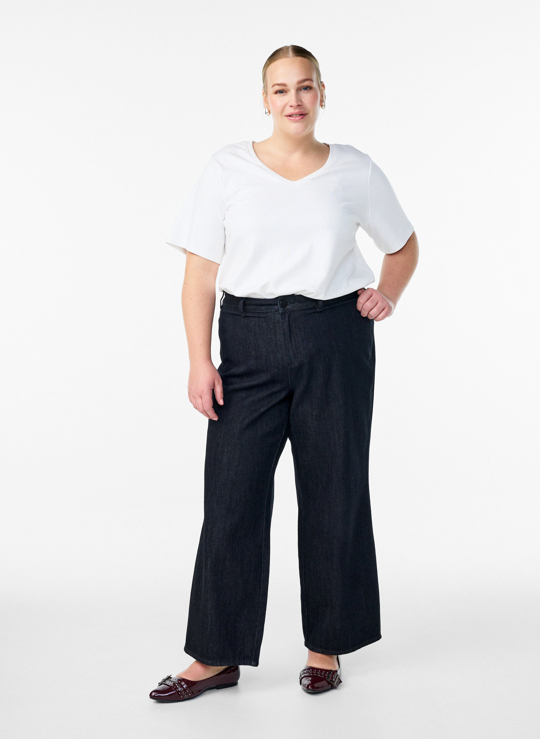 Wide fit jeans with a soft, brushed inside, Black, Model