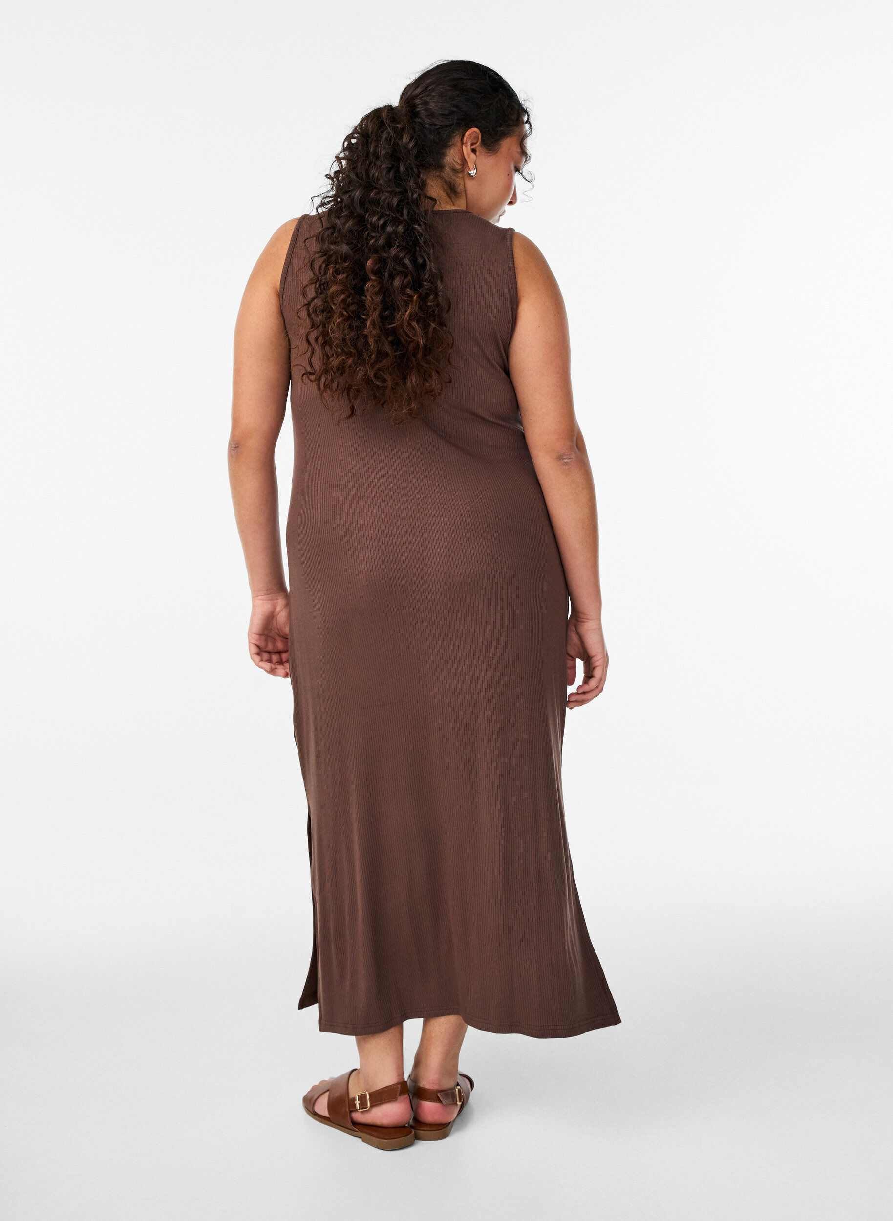 Zizzifashion Sleeveless ribbed dress in viscose, Brown, Model image number 1