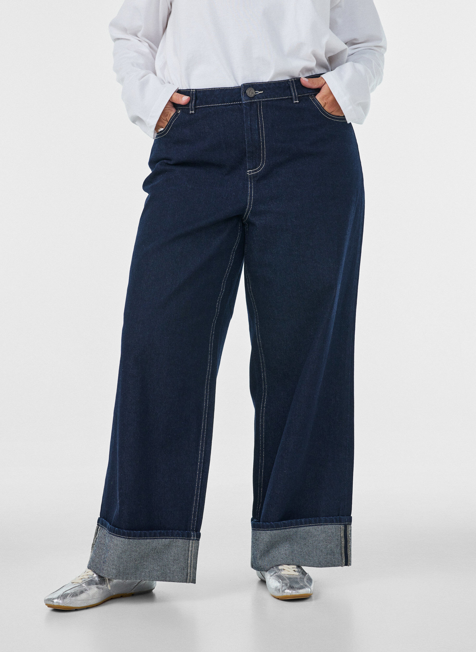 ZizzifashionWide fit jeans with wide turn-ups and contrast stitching, Blue, Model image number 2