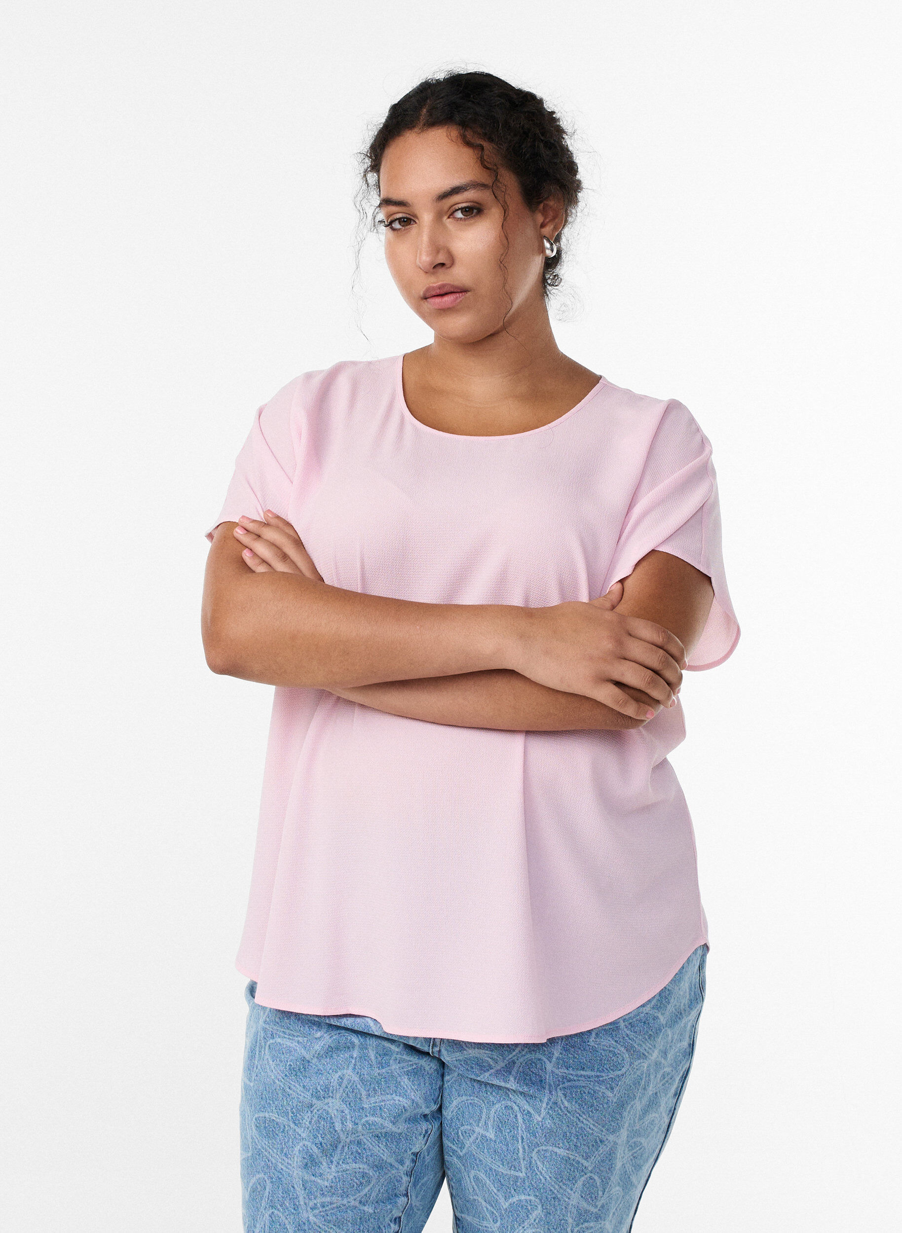 Blouse with short sleeves and a round neckline, Pink, Model