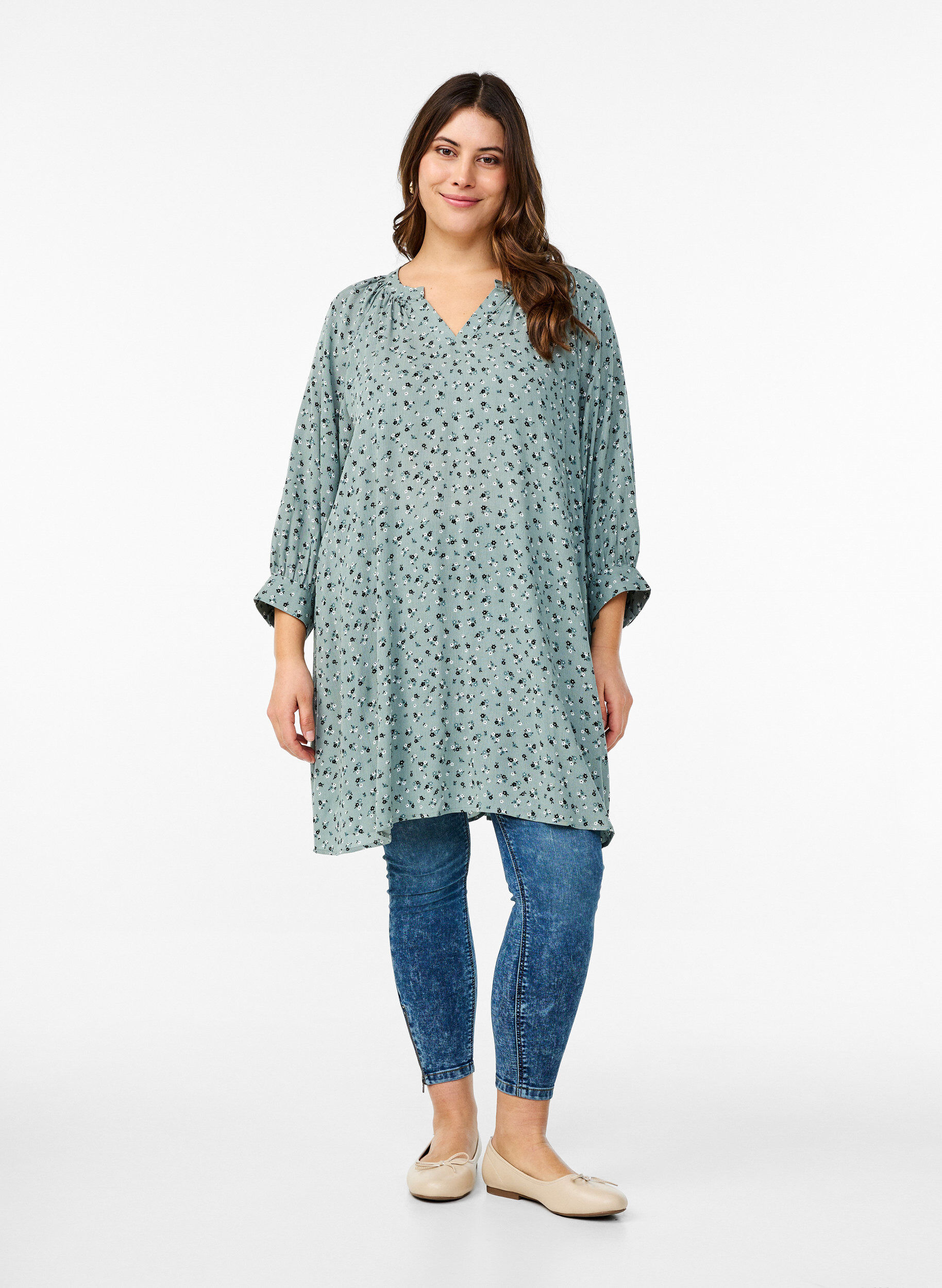 Zizzifashion Tunic with floral print and 3/4 sleeves, Green, Model image number 1