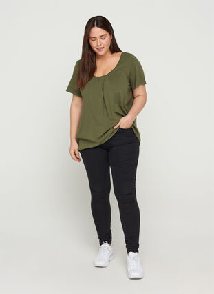 Short-sleeved t-shirt with a round neck and lace trim, Ivy Green, Model image number 2