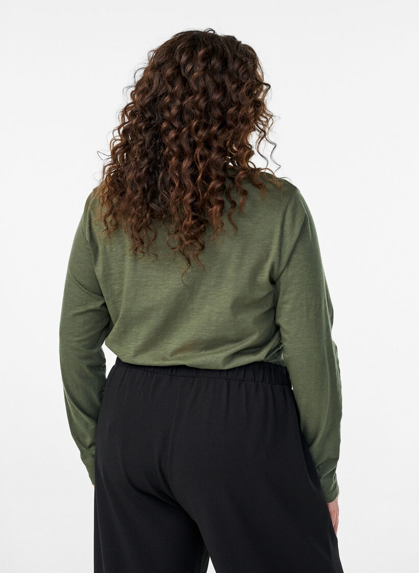 Long-sleeved t-shirt with V-neck and buttons, Green, Model image number 2
