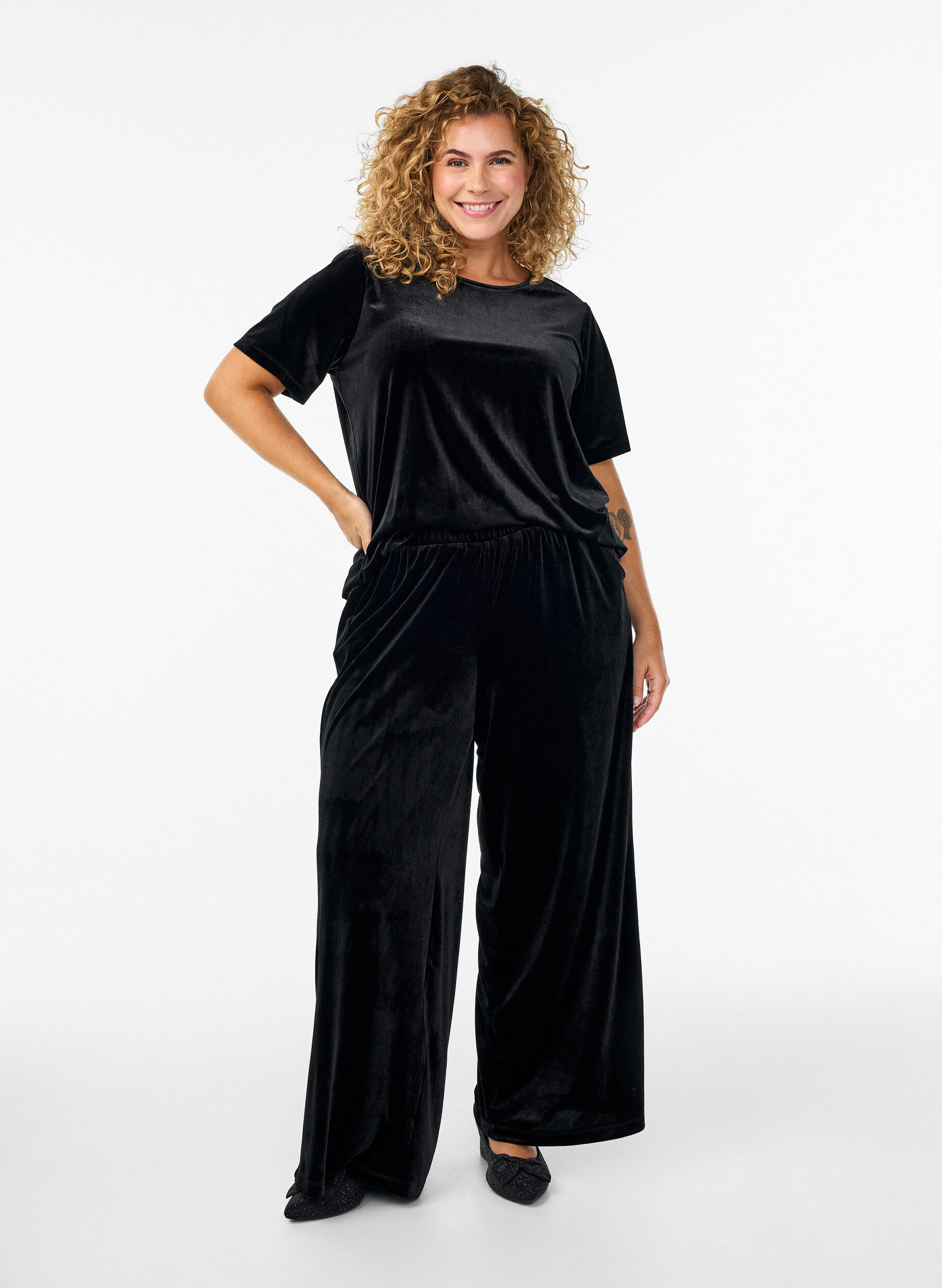 Velour trousers with a high waist and wide legs, Black, Model