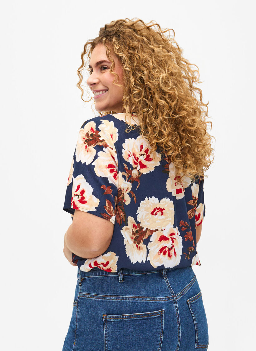 Blouse with short sleeves and v-neck, Blue, Model image number 2