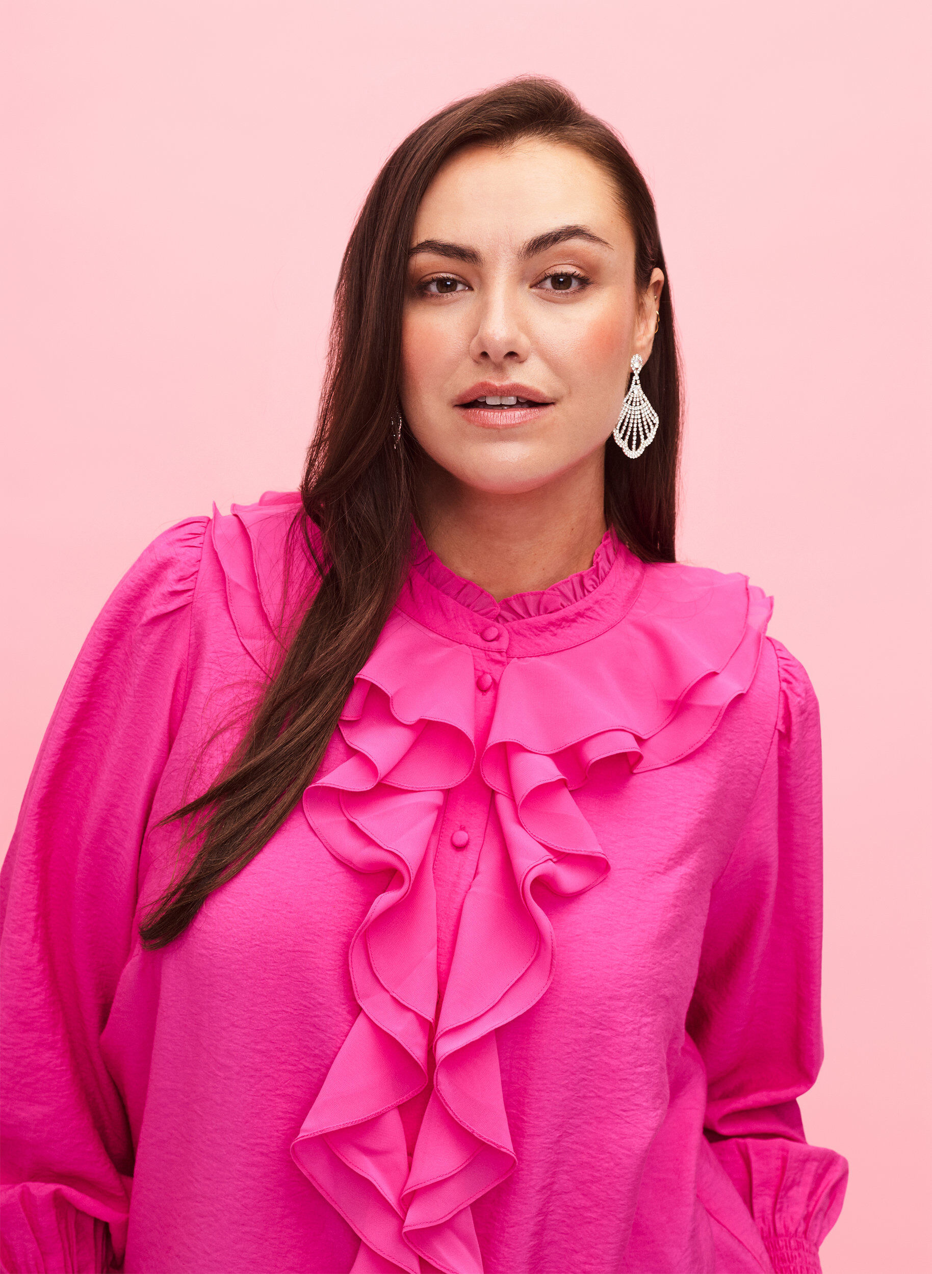 Zizzifashion Ruffle shirt blouse in viscose, Rose Violet, Model image number 2