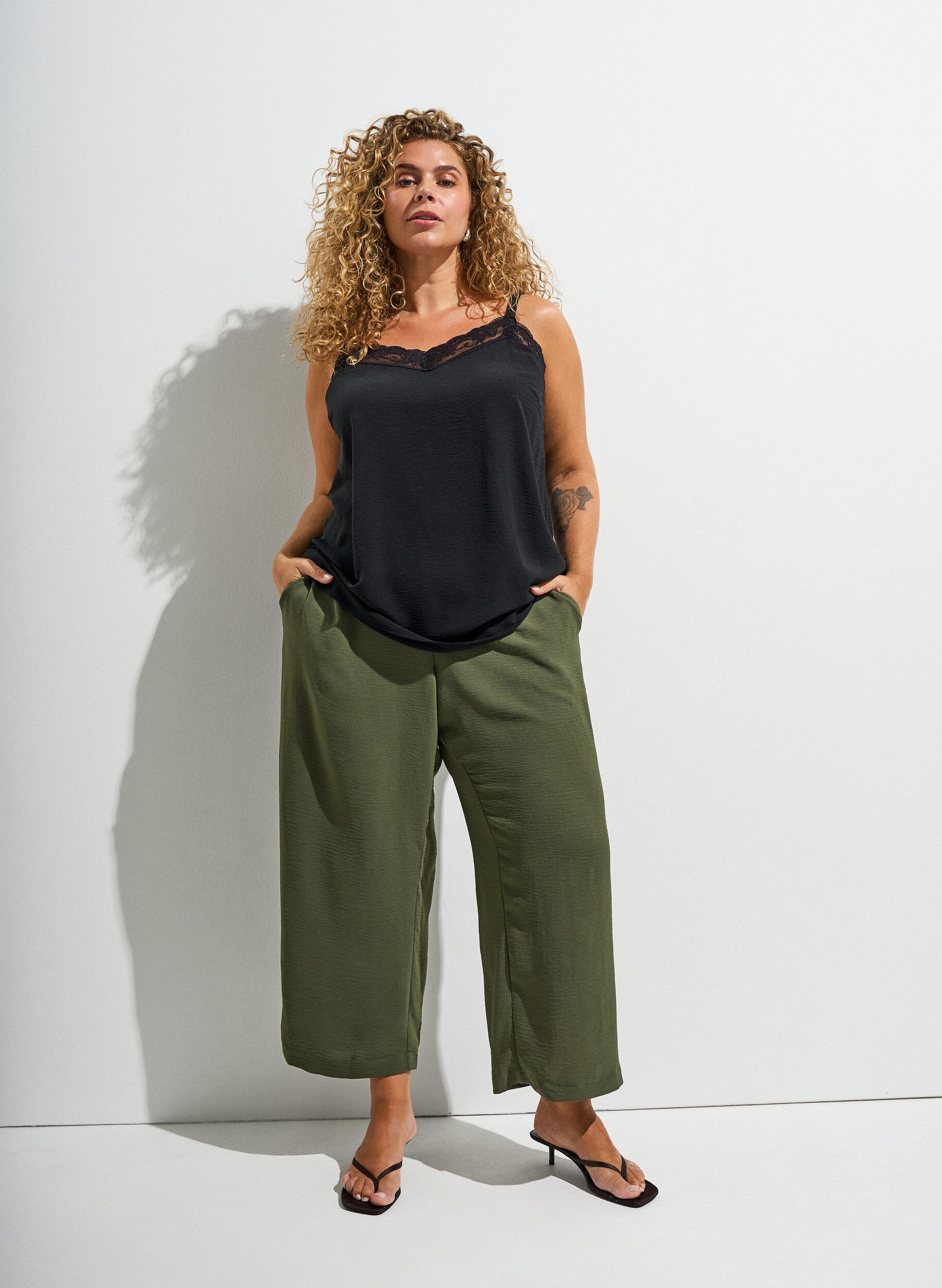 Zizzifashion High-waisted culottes with an elasticated back, Green, Image image number 0