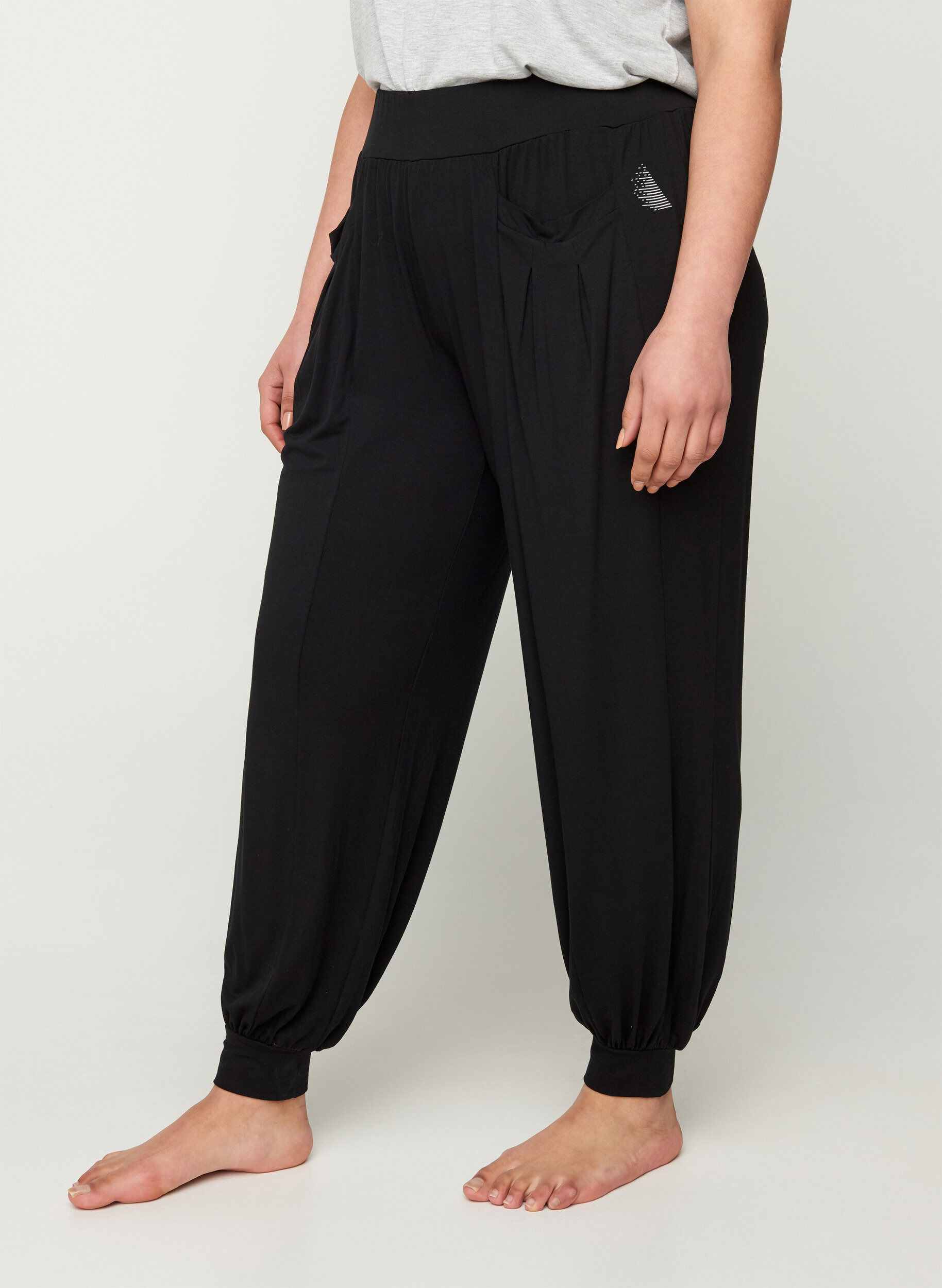 Zizzifashion Loose viscose trousers with pockets, Black, Model image number 0