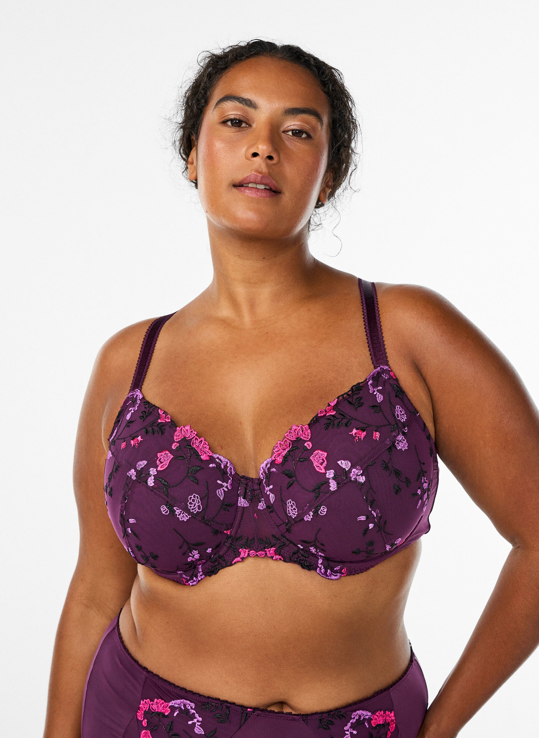 Padded bra with floral embroidery, Purple, Model