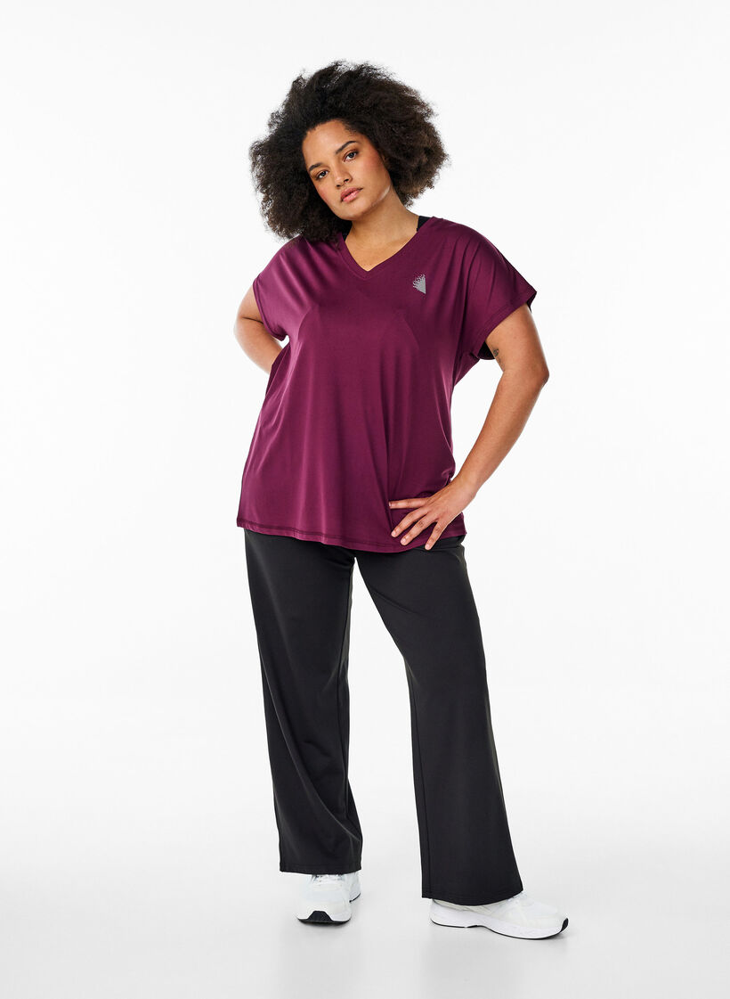 Loose training t-shirt with v-neck, Red, Model image number 1