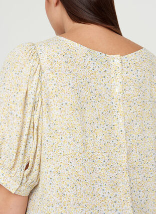 Printed viscose blouse with short puff sleeves, Yellow AOP Flower , Model image number 2