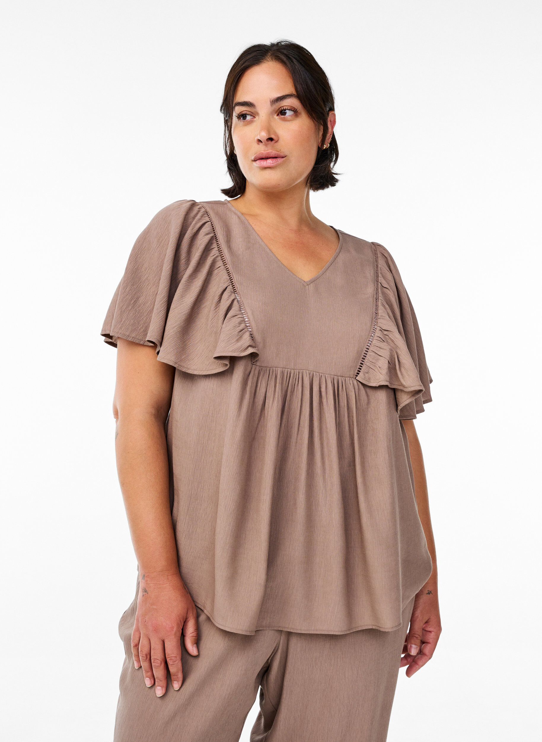 Blouse with short ruffle sleeves, Brown, Model