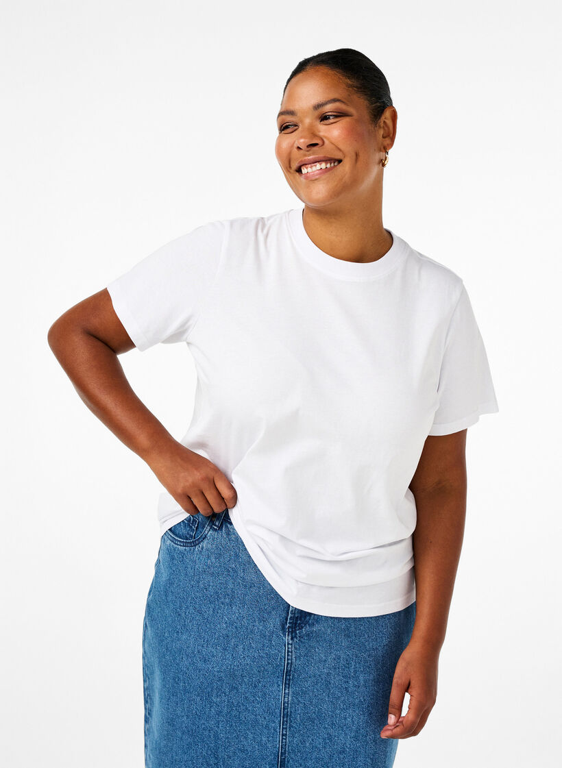 Basic cotton T-shirt with round neck, White, Model