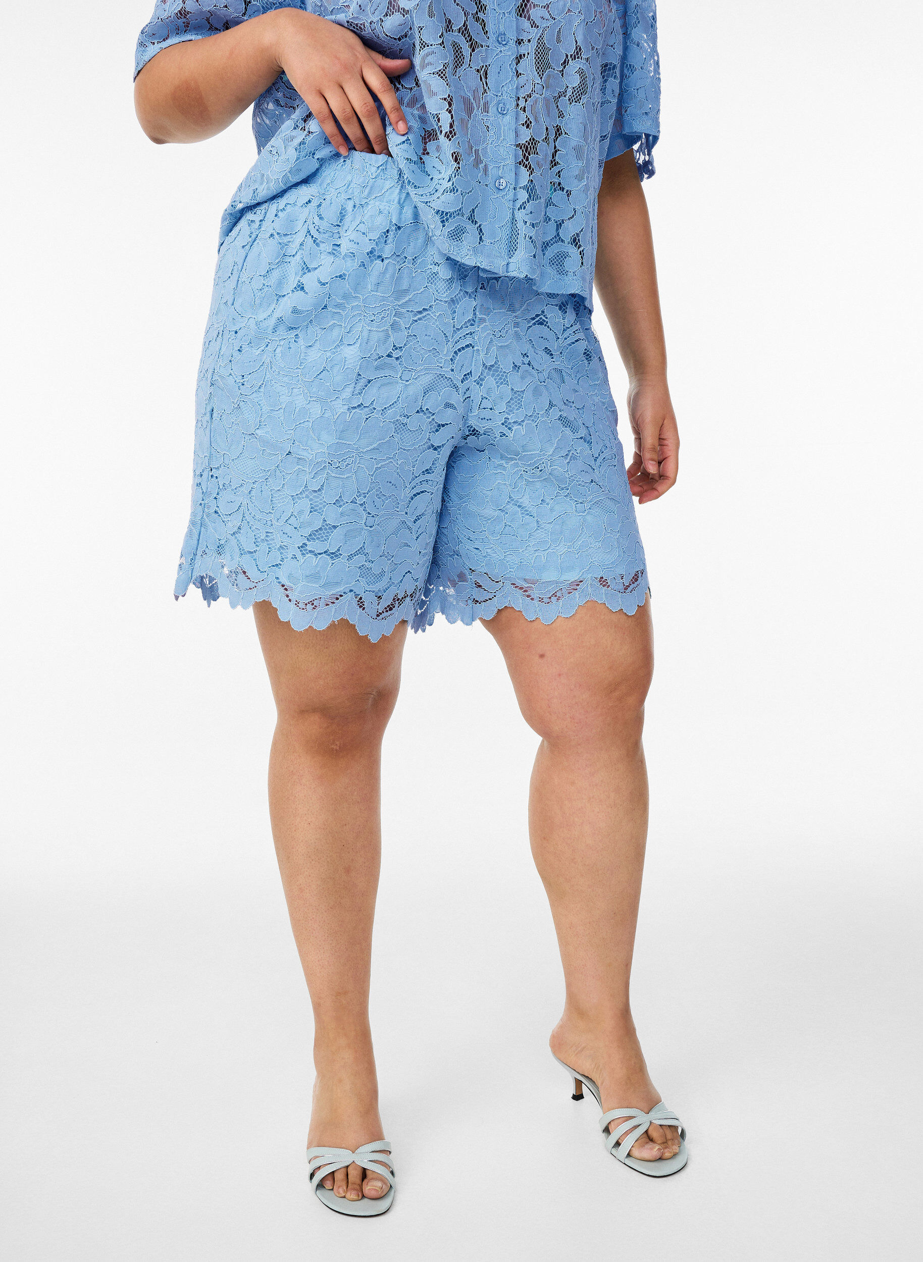 Zizzifashion Lace shorts with high waist and pockets, Blue, Packshot image number 2