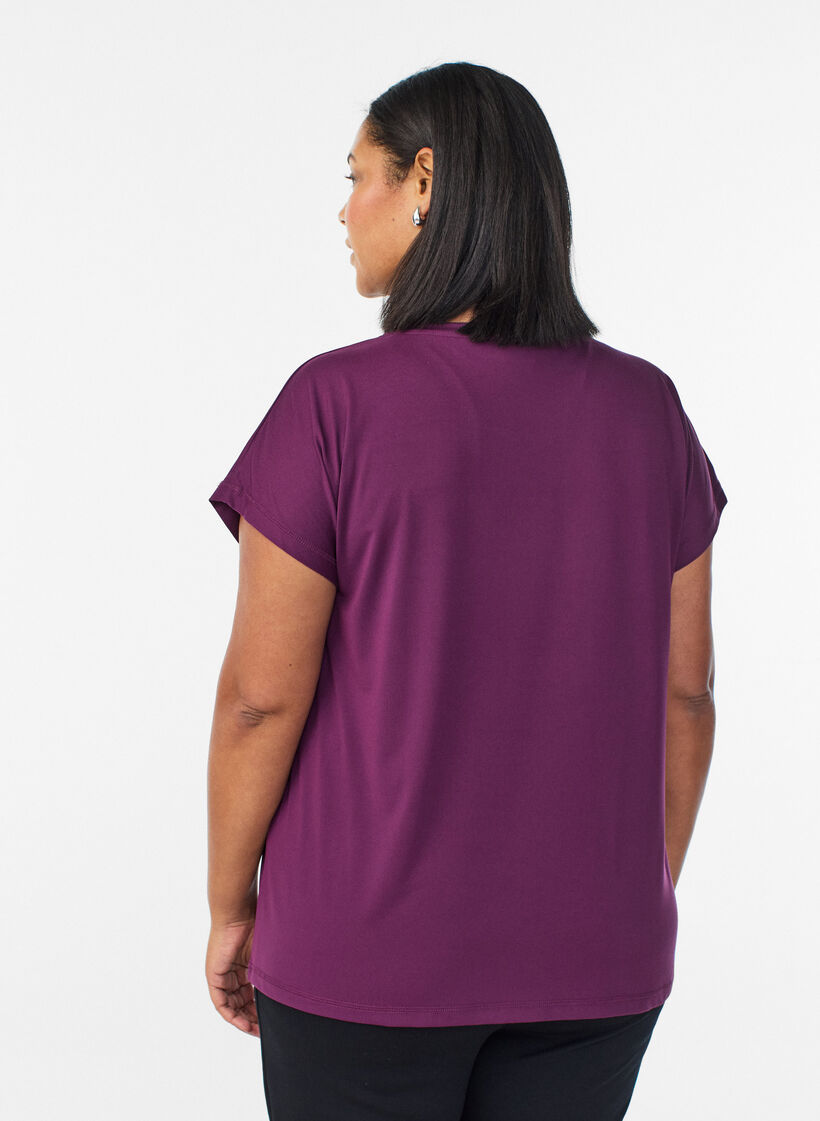 Solid-coloured training T-shirt, Purple, Model image number 2