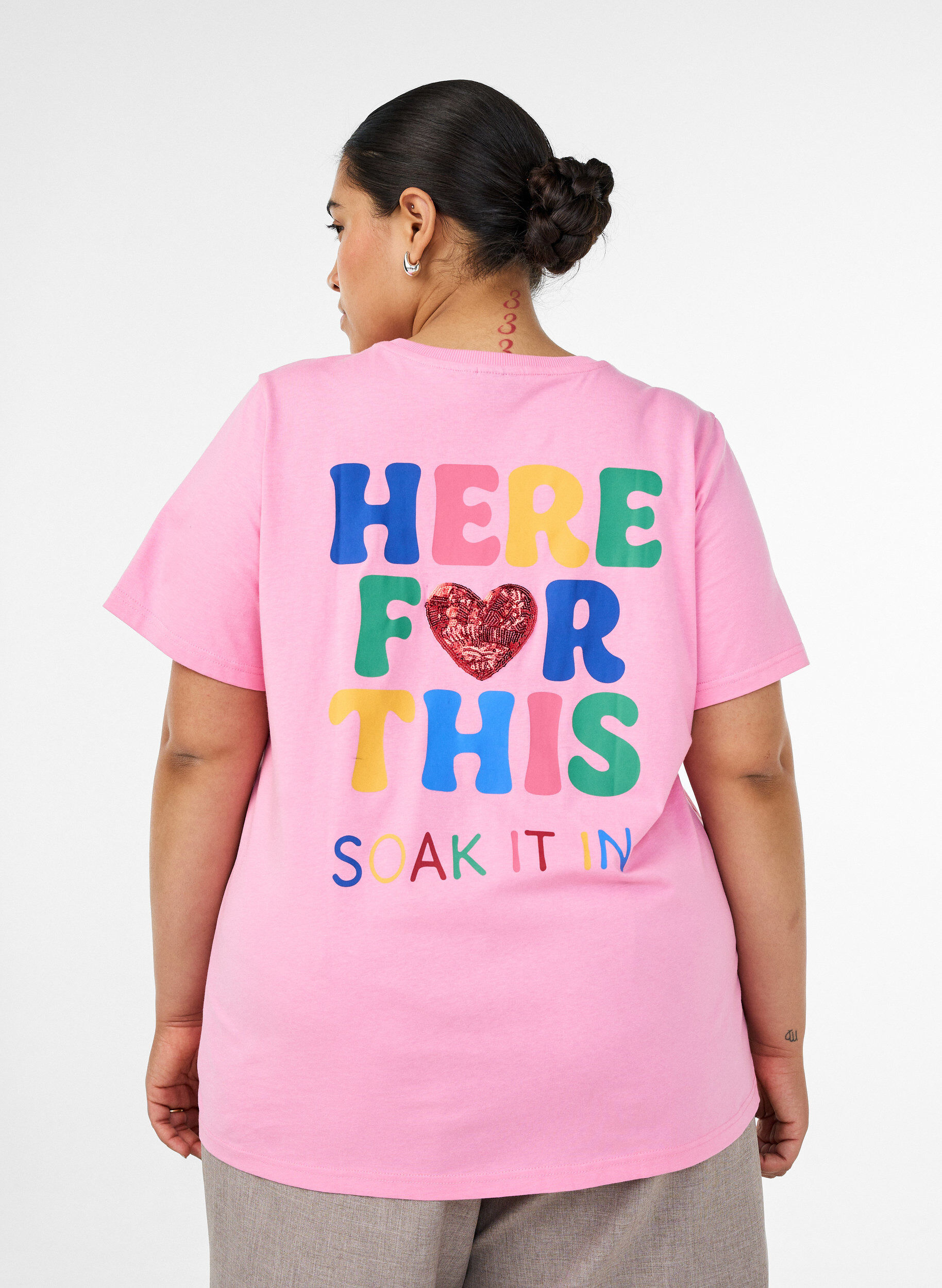 Zizzifashion T-shirt with a sequin heart and colourful back print, Pink, Model image number 2