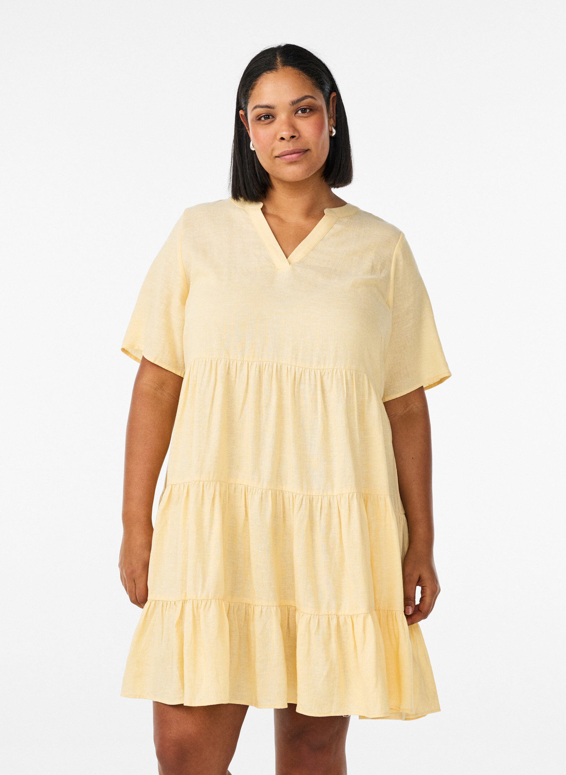 Knee-length A-line dress in linen and viscose, Yellow, Model
