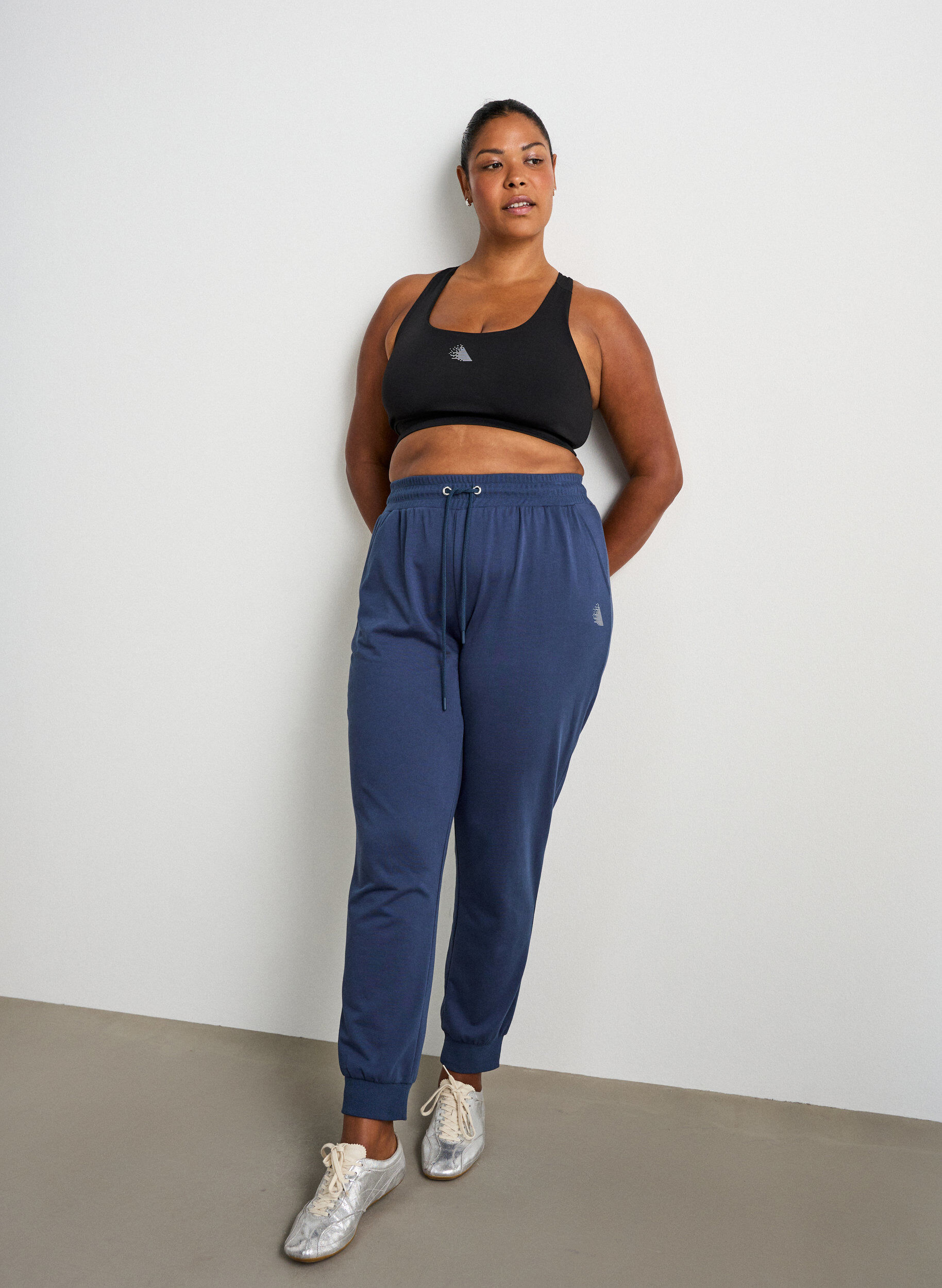 Loose tracksuit trousers with pockets, Blue, Model