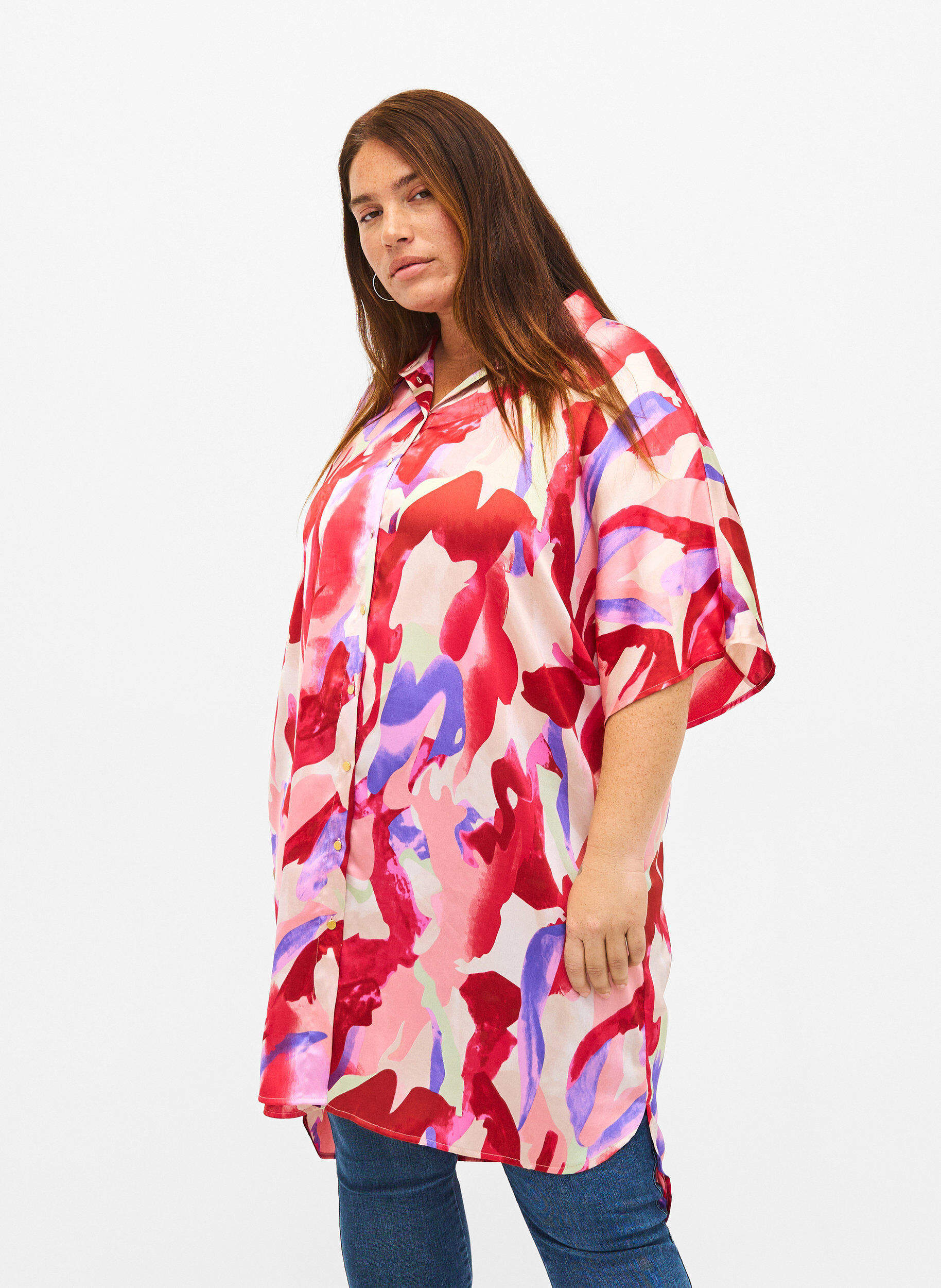 Zizzifashion Long satin shirt with print, Geranium Graphic AOP, Model image number 0