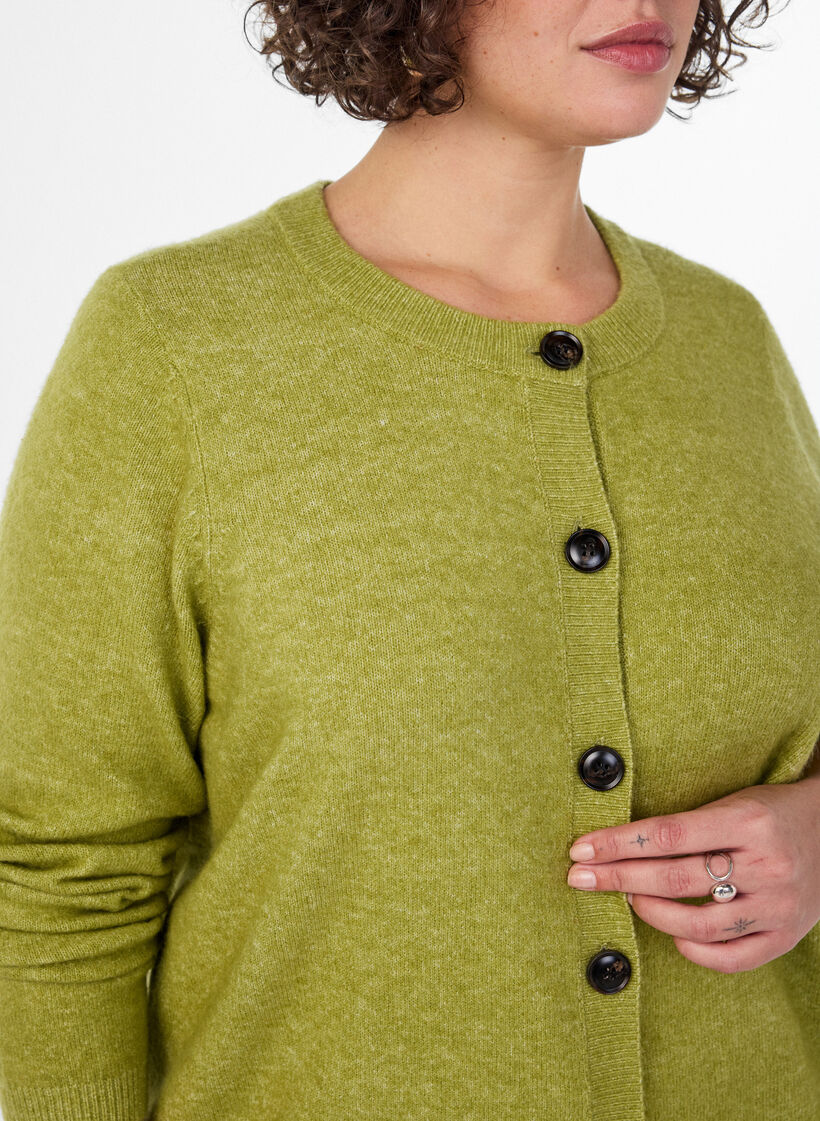 Cardigan with buttons and a rounded front, Green, Model image number 3