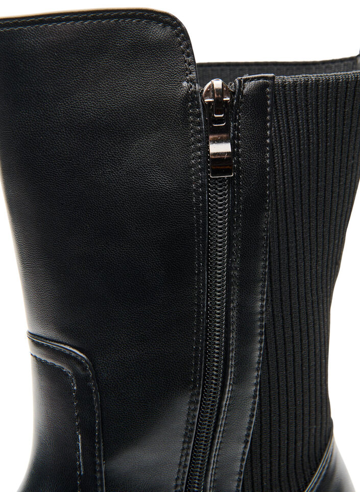 Chelsea boot with a chunky sole and ribbed panels, Black, Packshot image number 3
