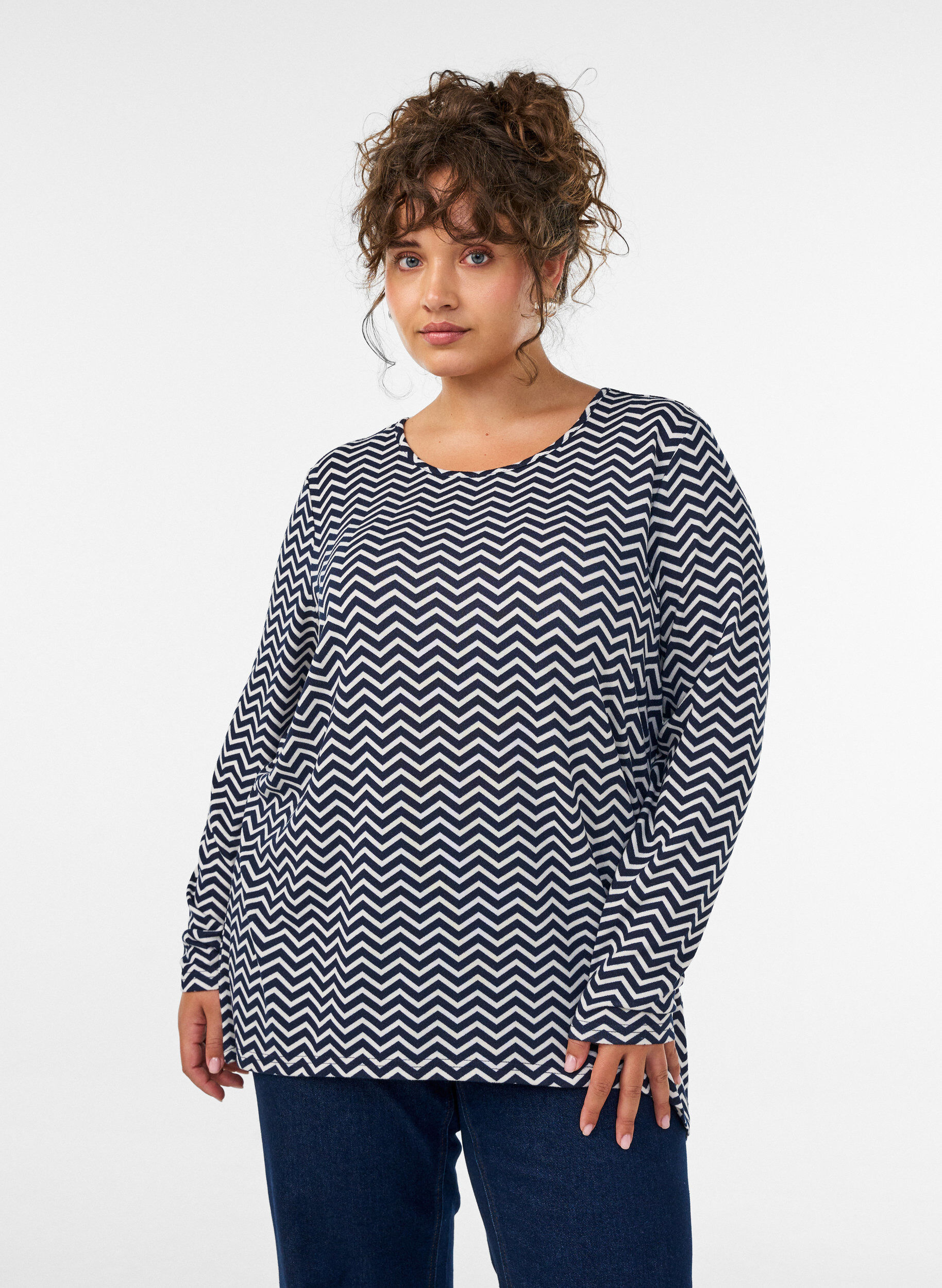 Patterned blouse with long sleeves, Blue, Model