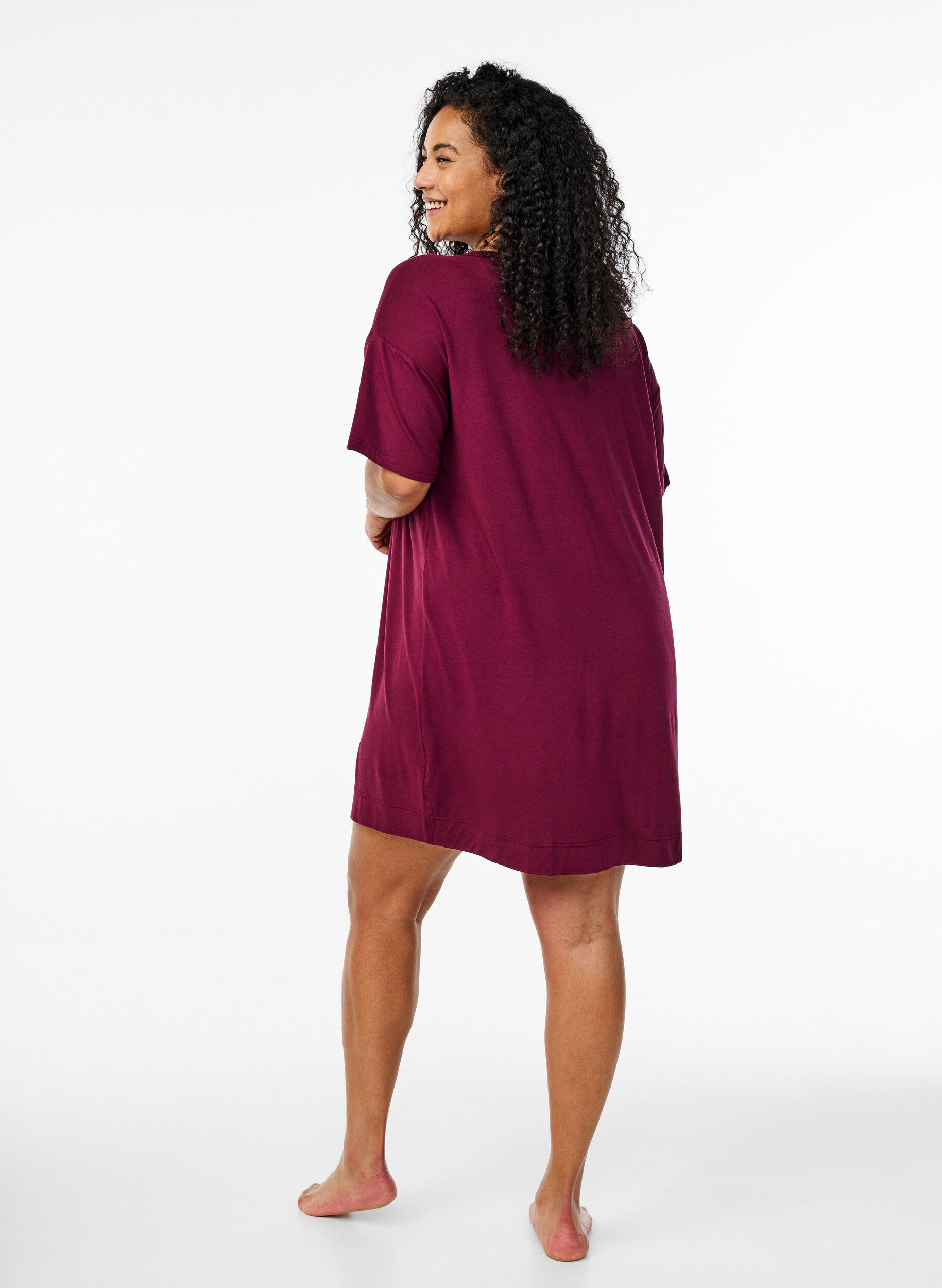 Zizzifashion Short-sleeved nightgown in viscose, Fig, Model image number 1