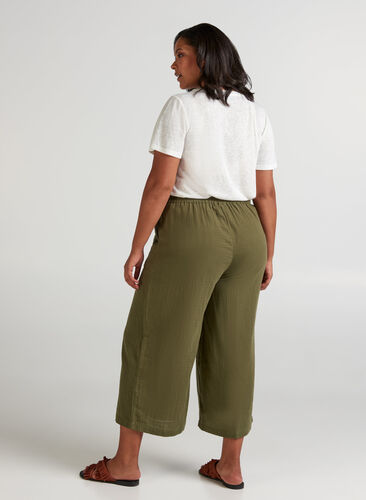 Wide 7/8 lengh trousers, Ivy Green, Model image number 1