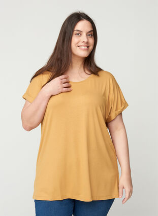 Round neck t-shirt made from a viscose mix, Honey Mustard , Model image number 0