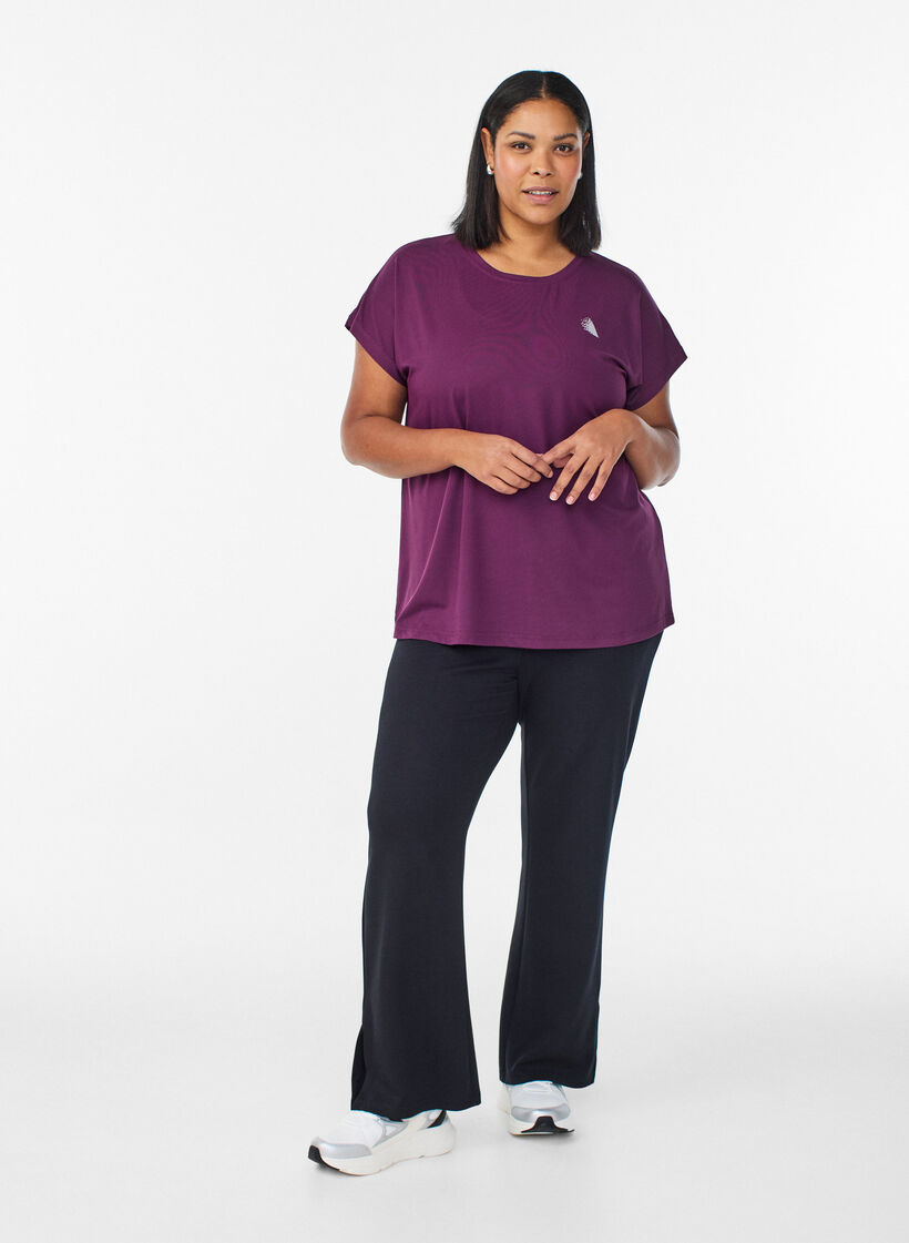 Solid-coloured training T-shirt, Purple, Model image number 1